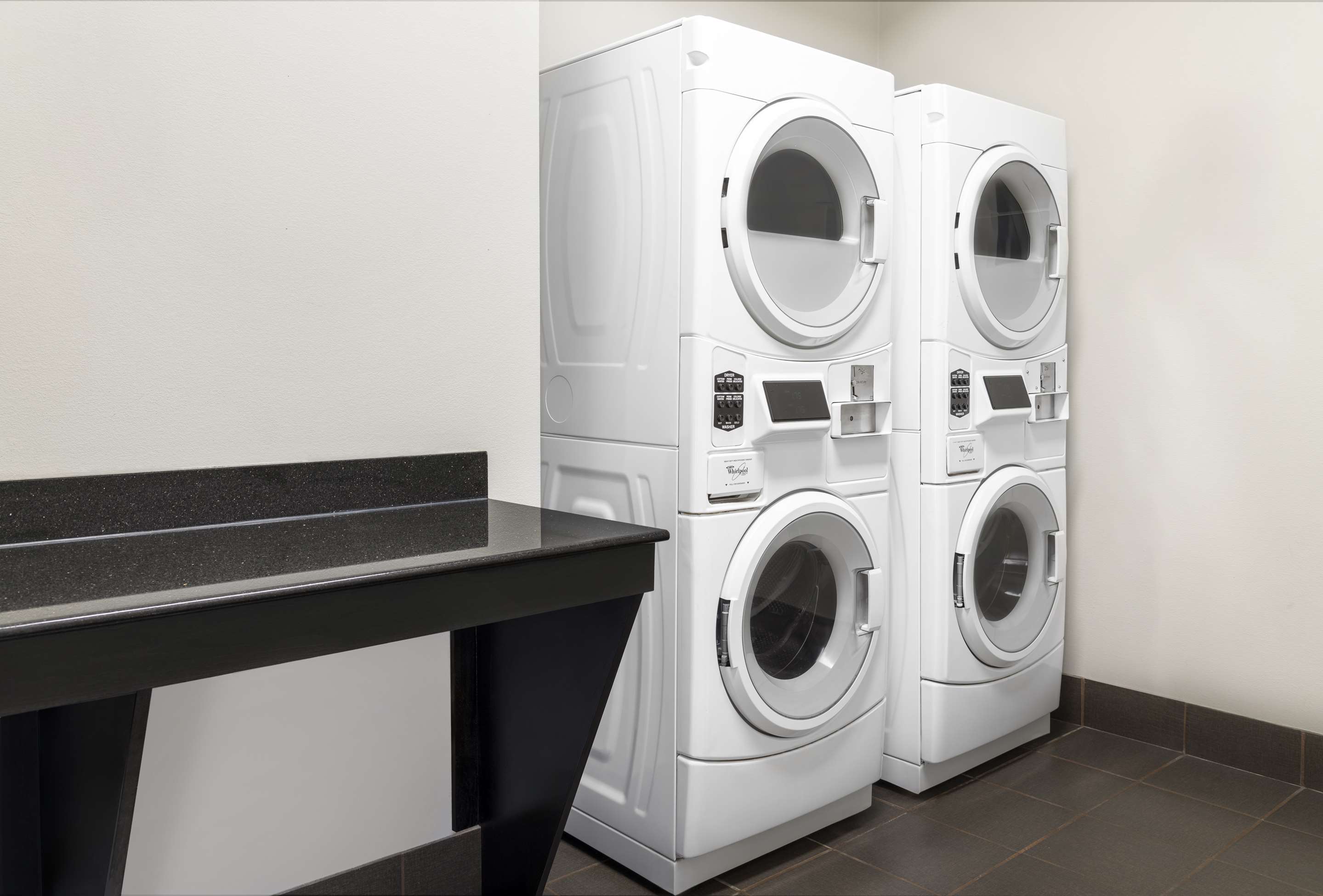 Laundry | Hampton Inn Olathe