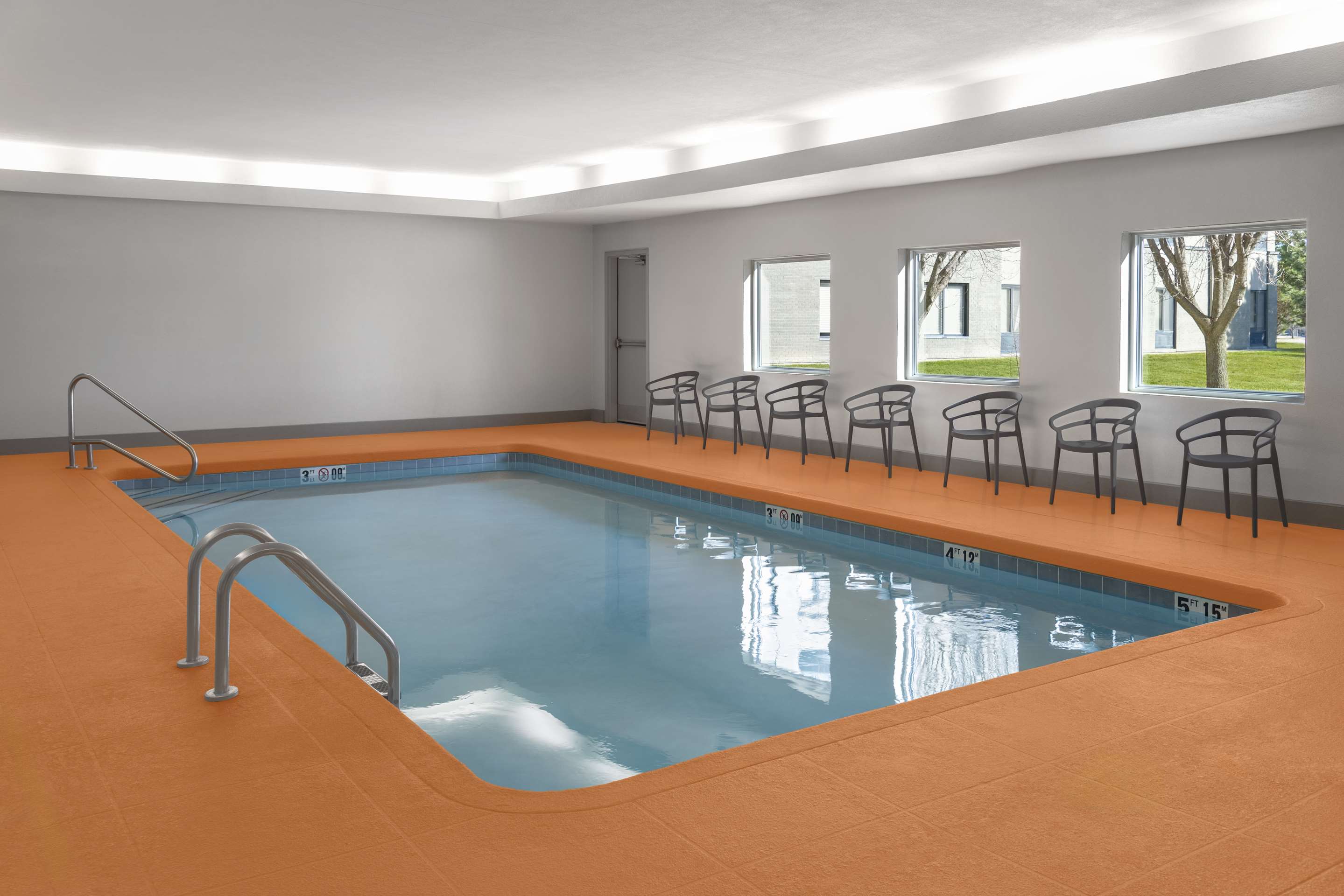 Pool | Hampton Inn Olathe