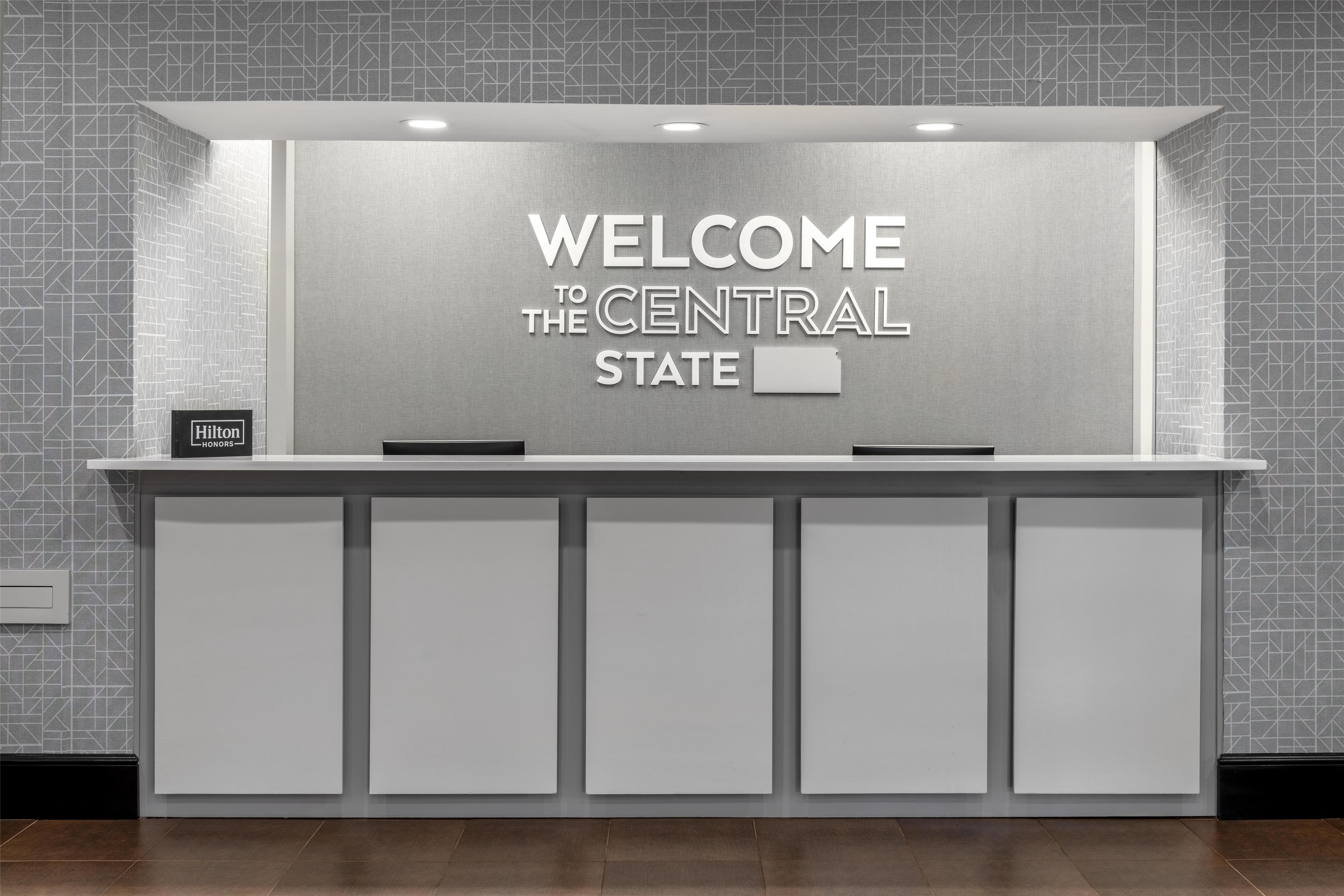 Reception | Hampton Inn Olathe