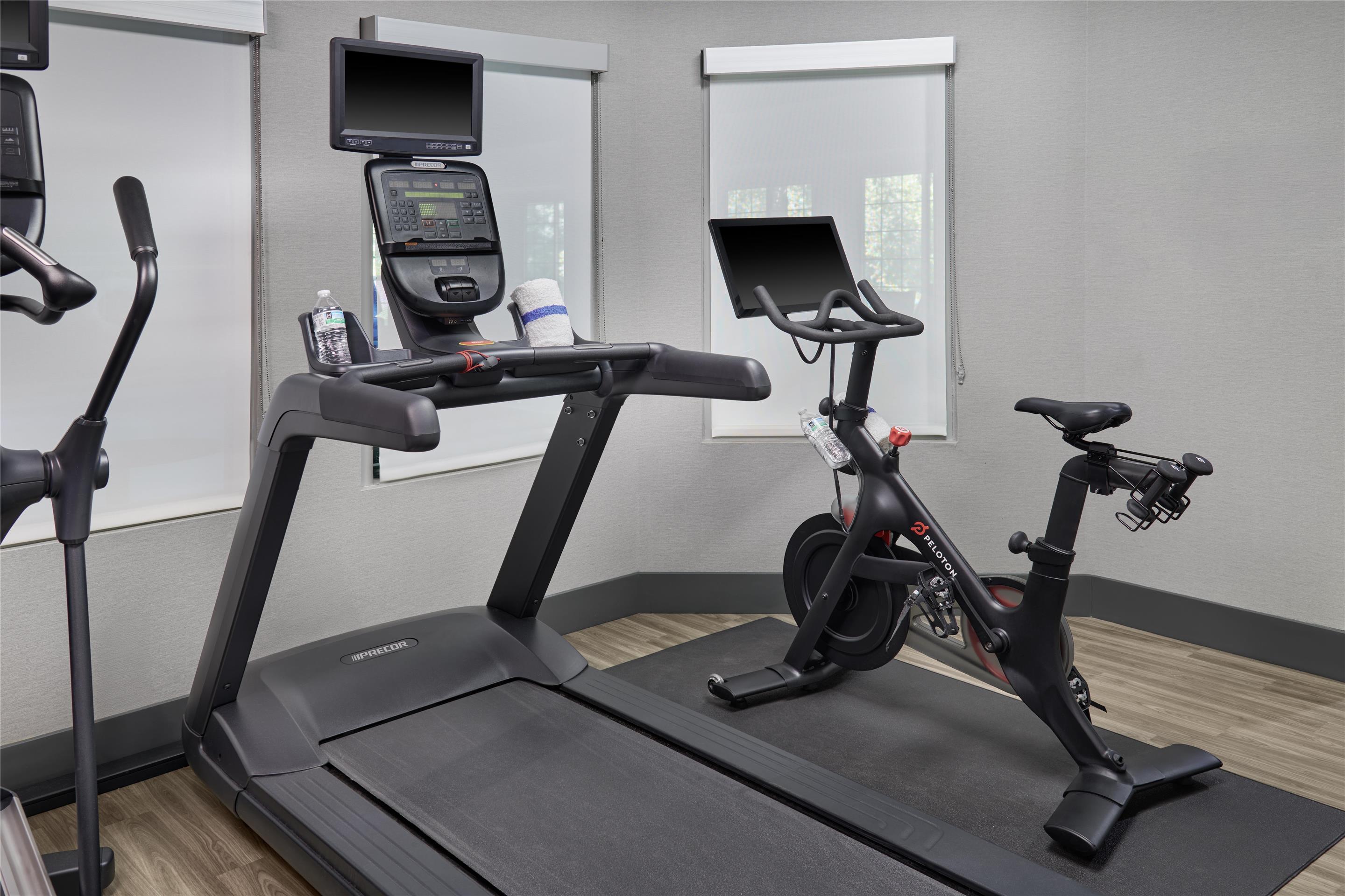Health club fitness center gym | Hampton Inn Kansas City The Legends