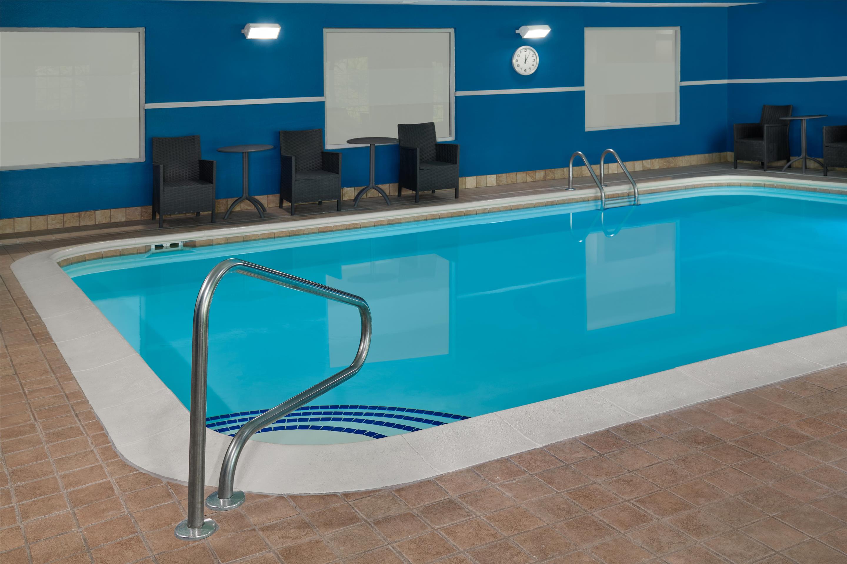 Pool | Hampton Inn Kansas City The Legends
