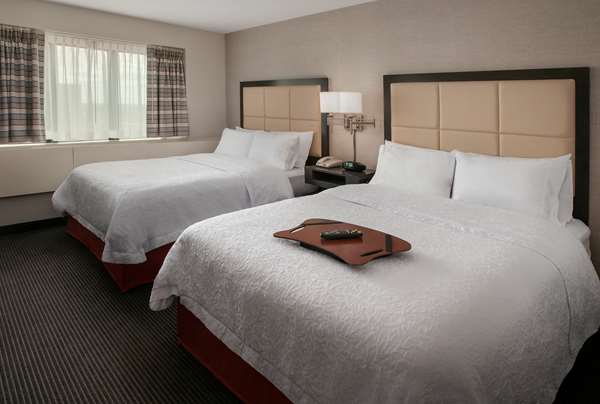  - Hampton Inn & Suites Downtown Milwaukee - I-794, Exit 1E