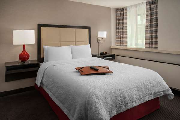  - Hampton Inn & Suites Downtown Milwaukee - I-794, Exit 1E