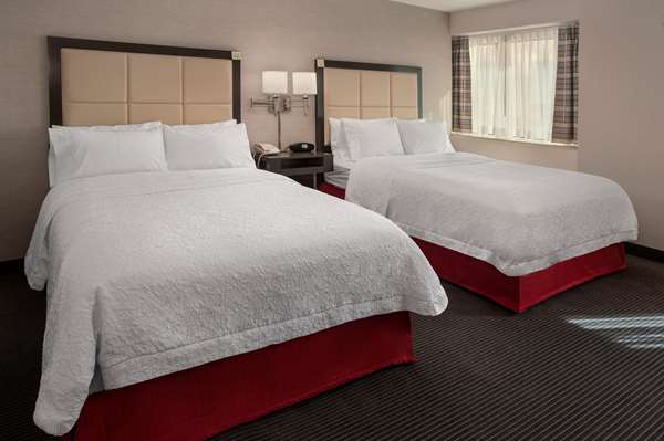  - Hampton Inn & Suites Downtown Milwaukee - I-794, Exit 1E