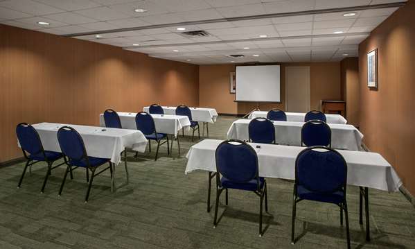 - Hampton Inn & Suites Downtown Milwaukee - I-794, Exit 1E