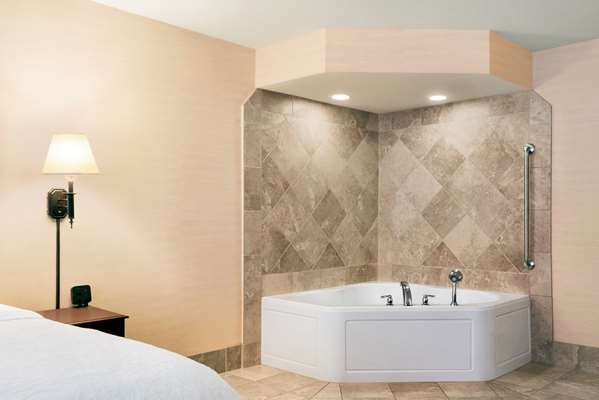  - Hampton Inn & Suites Grafton