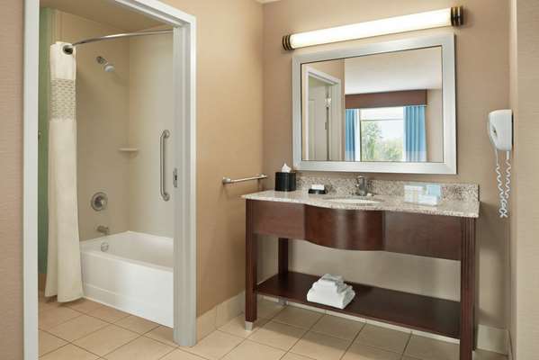  - Hampton Inn & Suites Grafton