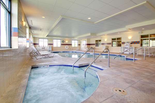 Pool - Hampton Inn & Suites Grafton