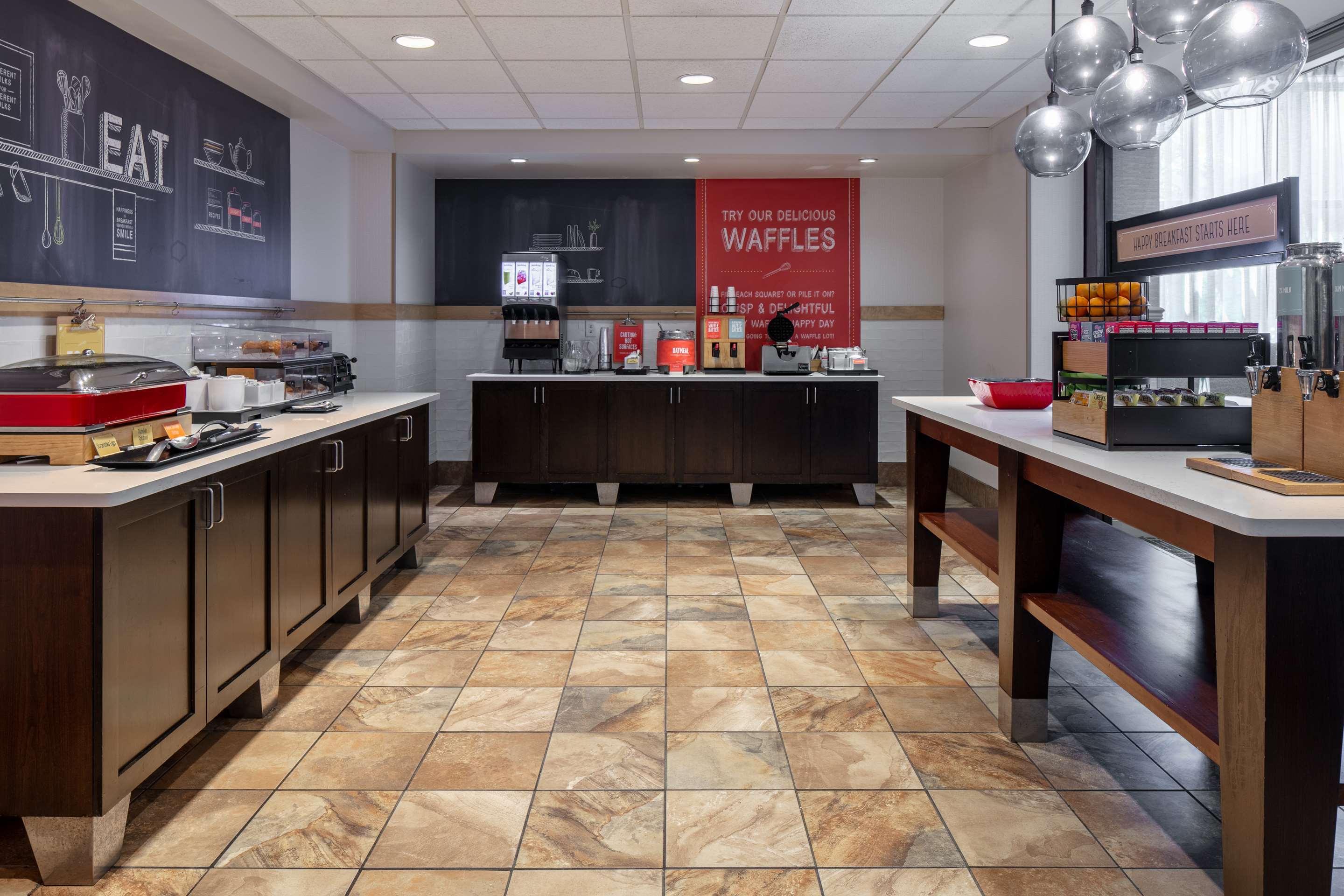 Breakfast Area | Hampton Inn & Suites Grafton