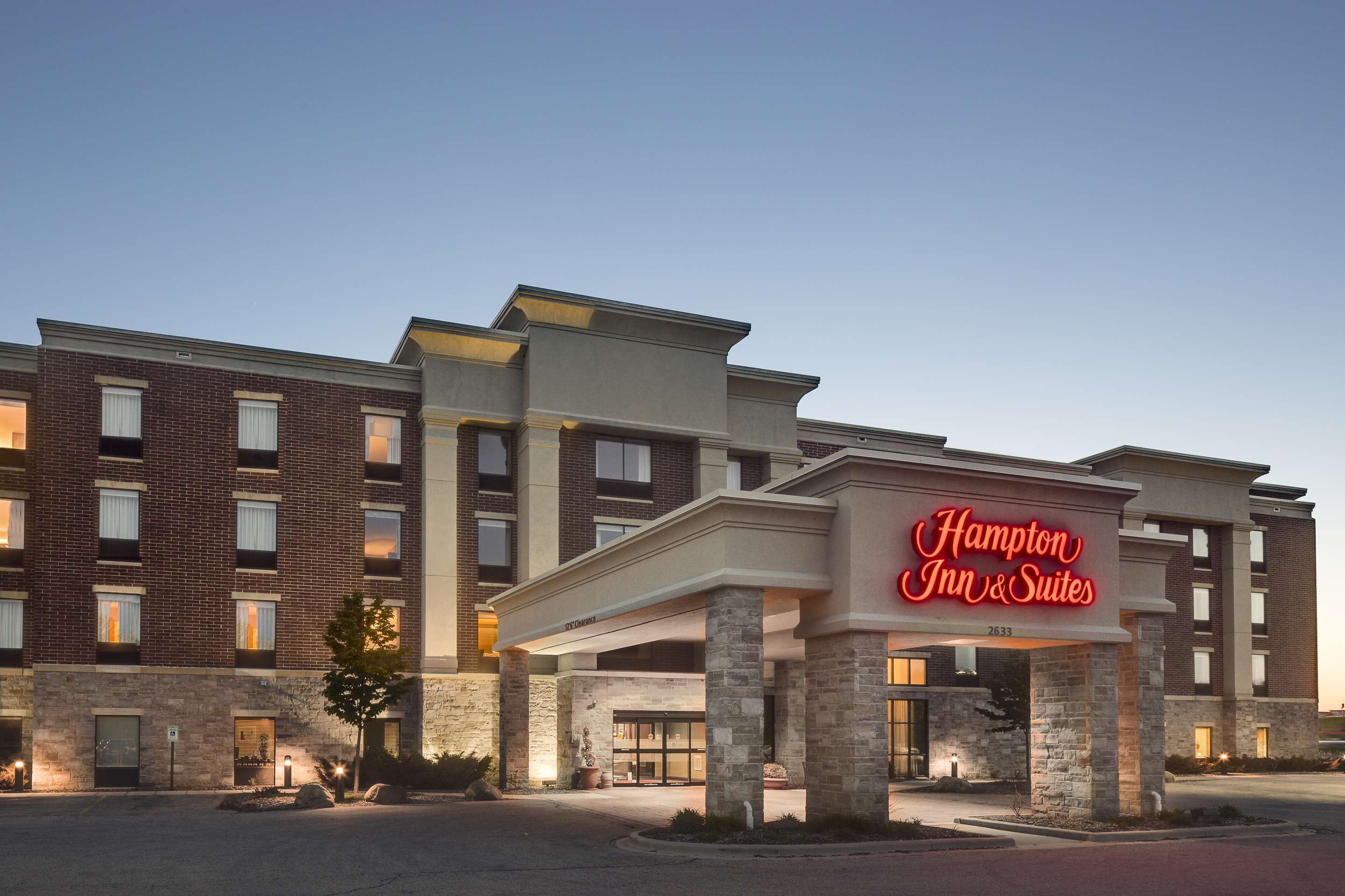 Exterior | Hampton Inn & Suites Grafton