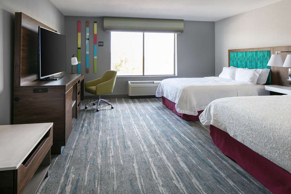 Hampton Inn &amp; Suites Grafton-guestroom-Guest Room,On-Site.jpg