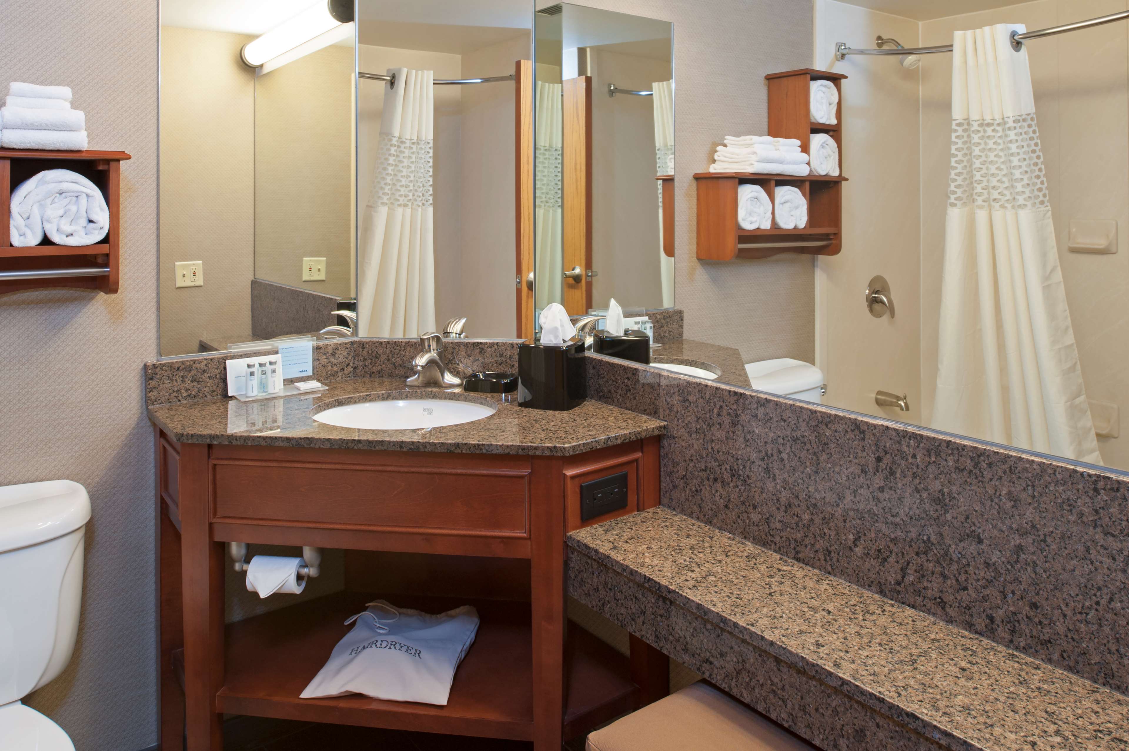 Hampton Inn by Hilton Muskegon Room Type - 1KNG EXECUTIVE SUITE NS