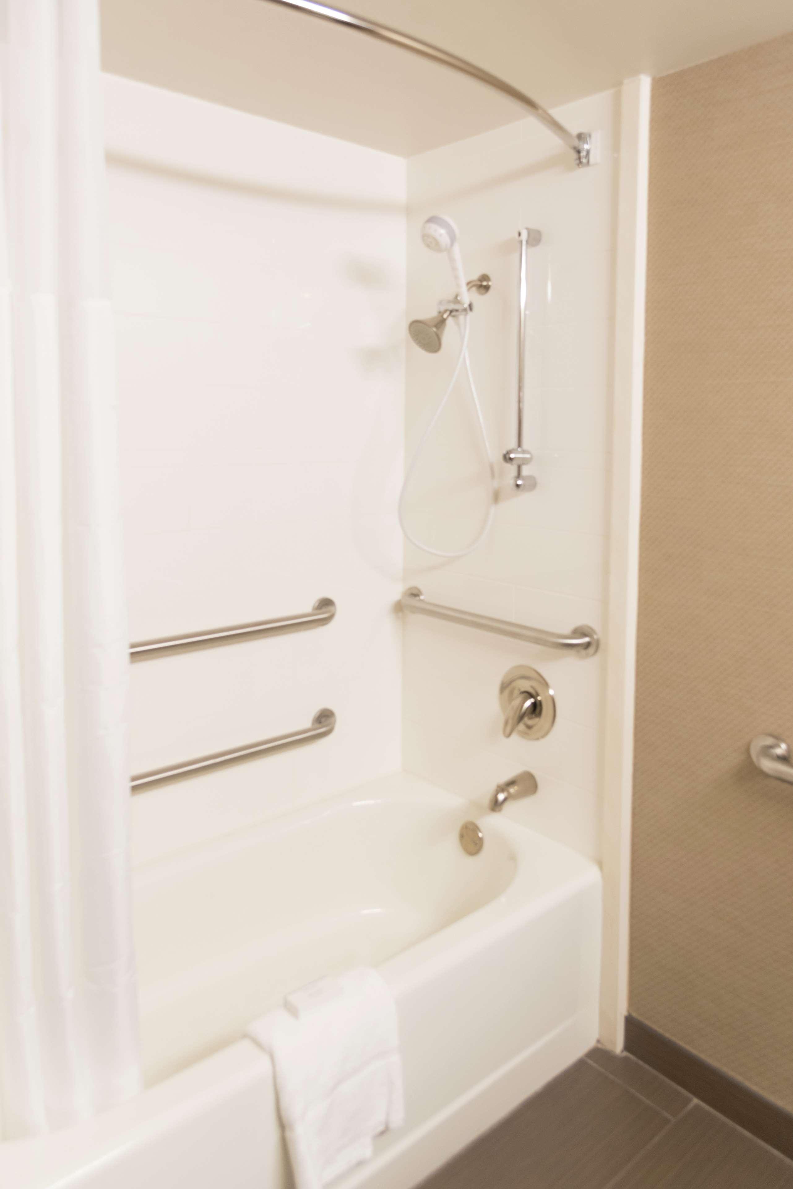 Hampton Inn by Hilton Muskegon Room Type - 1 QN ACCESS TUB NONSMOK