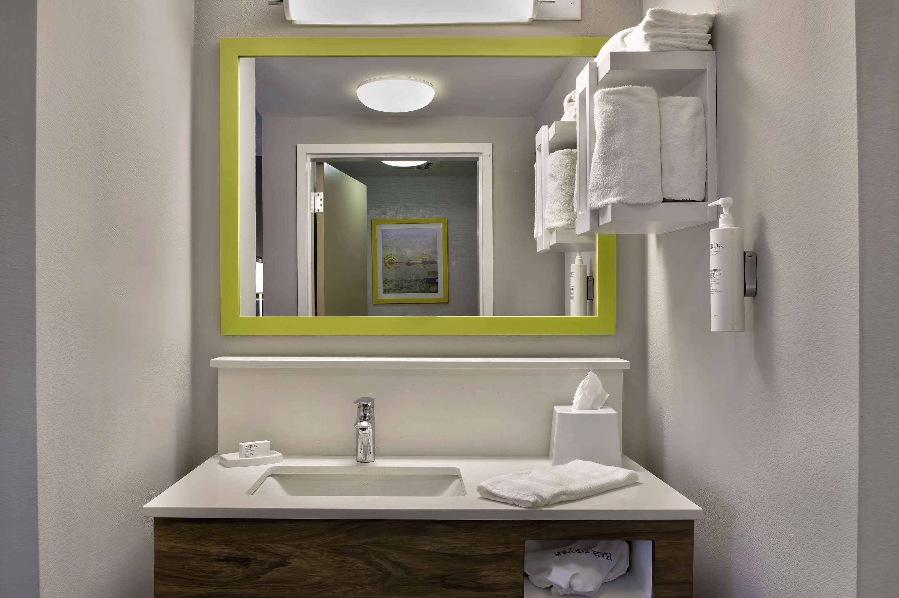 Guest room bath