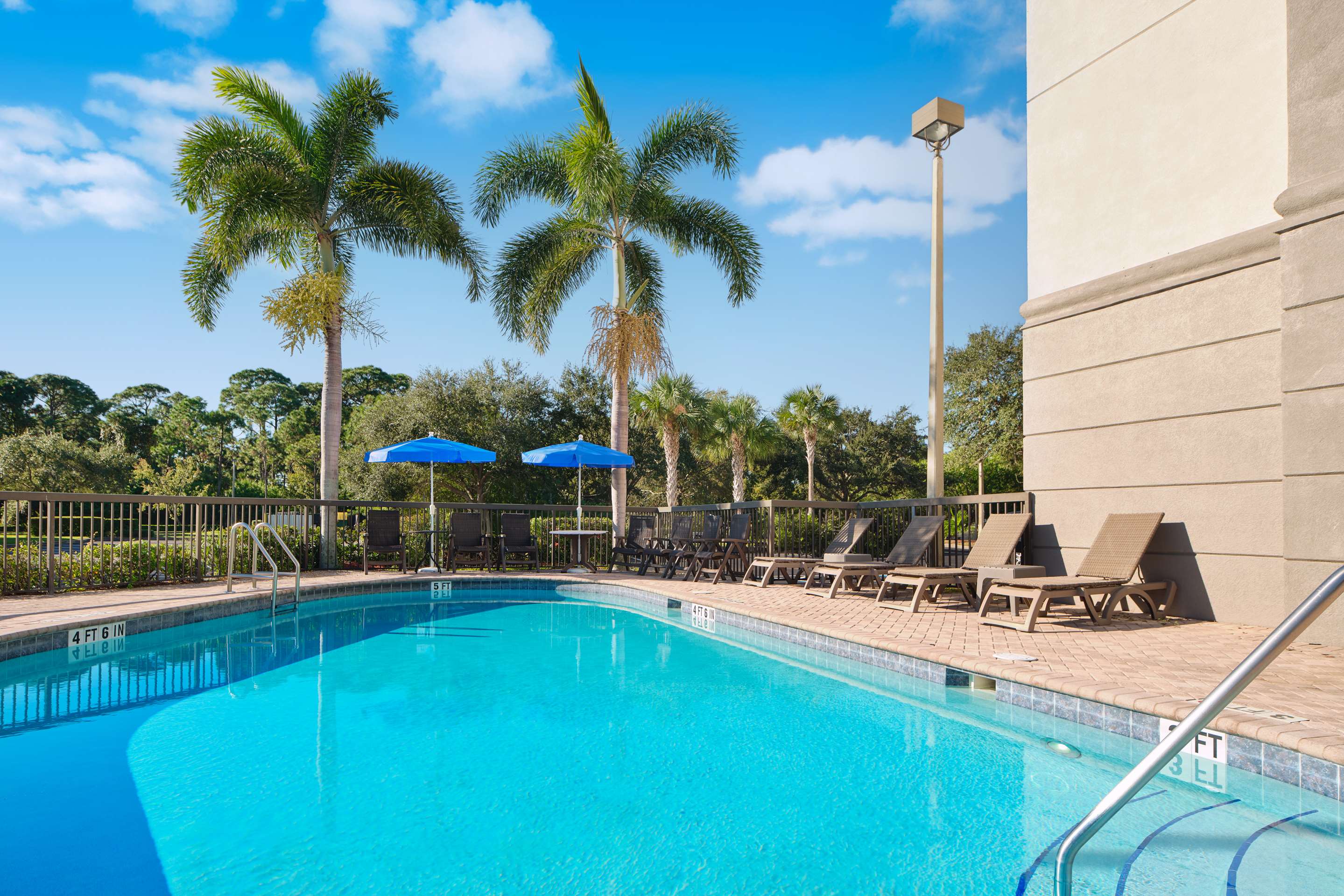 Pool | Hampton Inn Melbourne-Viera