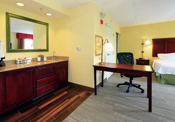  - Hampton Inn & Suites Mill Hall - I-80 Exit 173