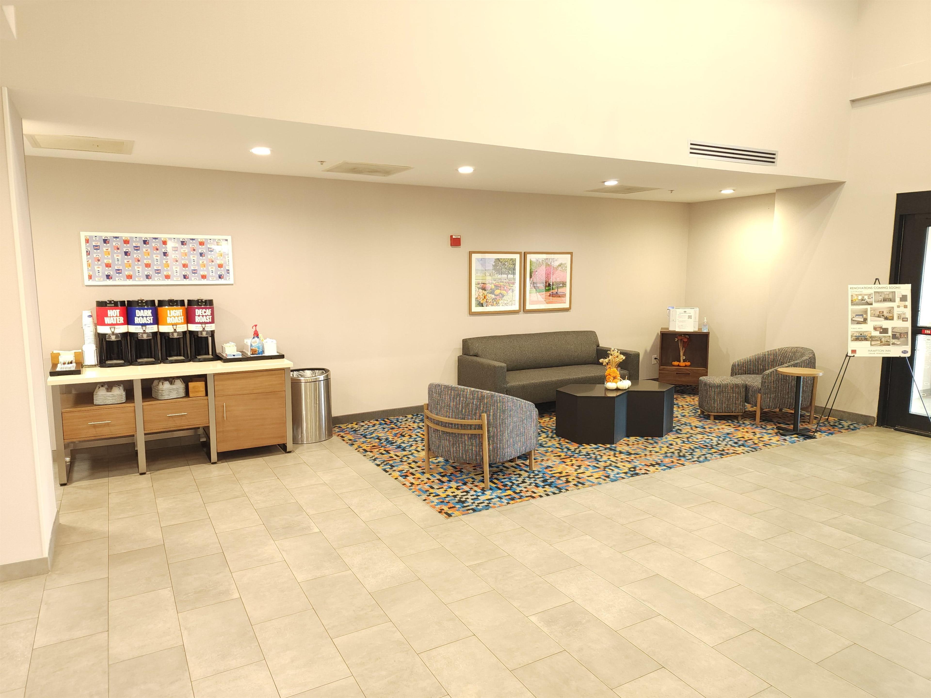 Lobby | Hampton Inn and Suites of Lamar