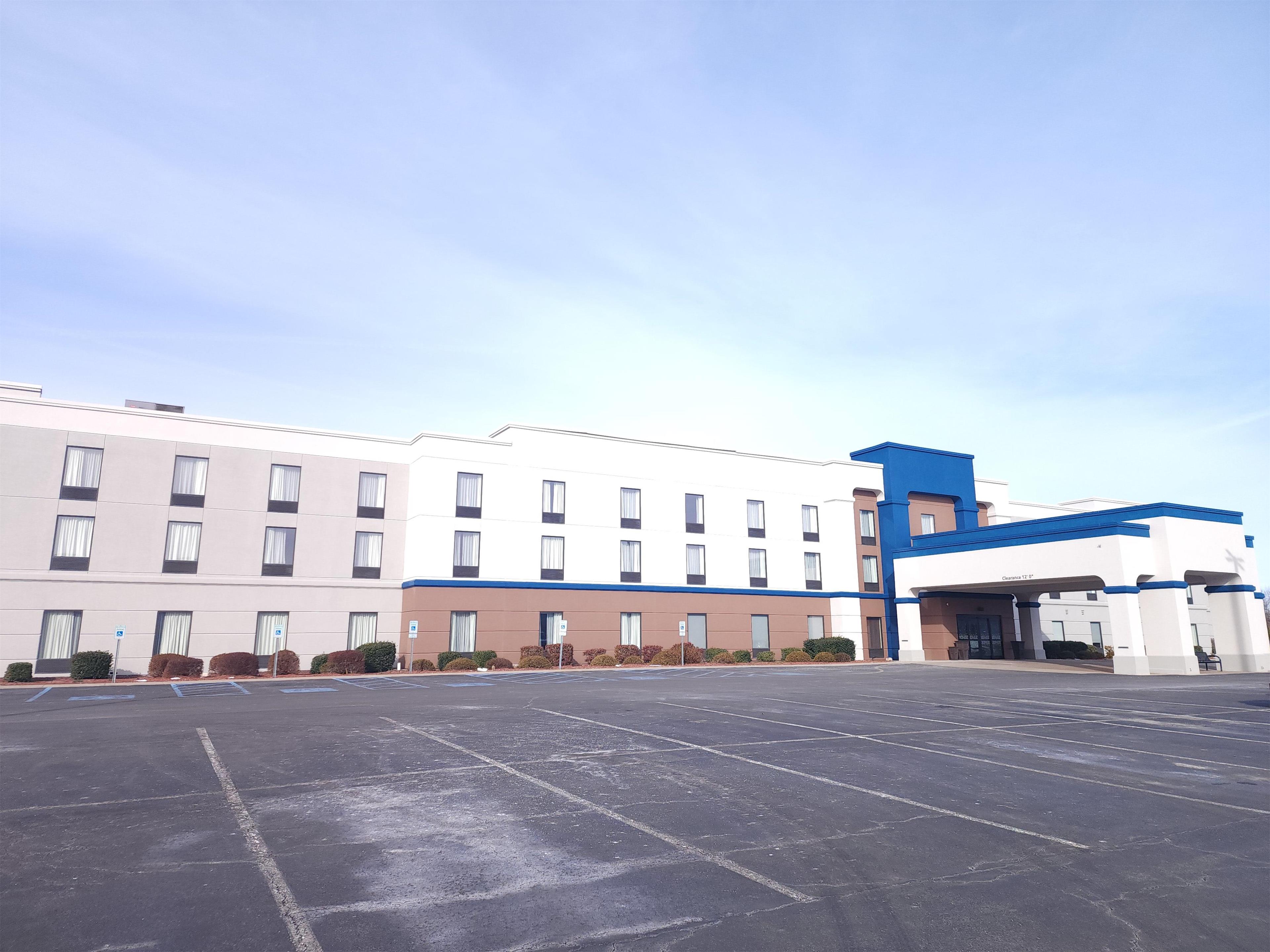 Exterior | Hampton Inn and Suites of Lamar