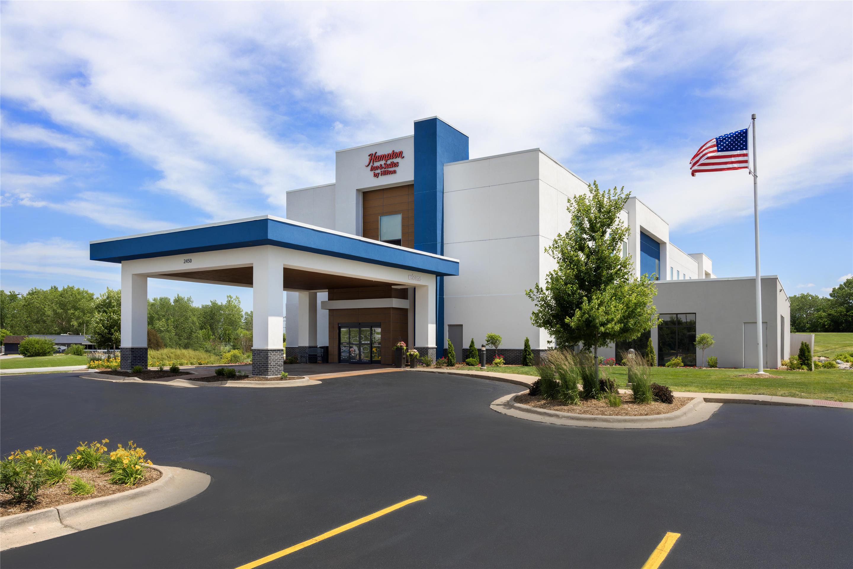 Exterior | Hampton Inn & Suites Moline-Quad City International Airport