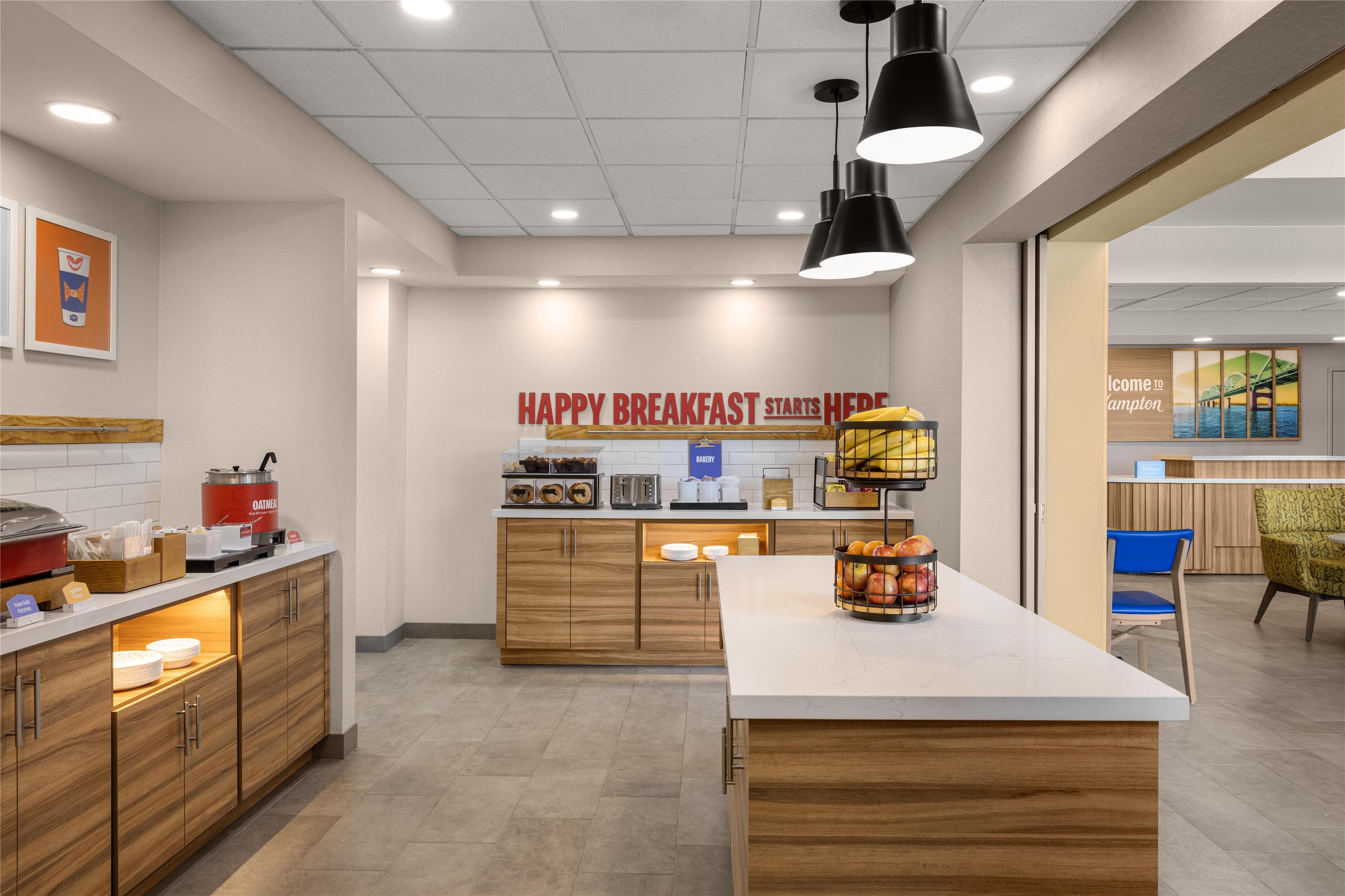 Breakfast Area | Hampton Inn & Suites Moline-Quad City International Airport