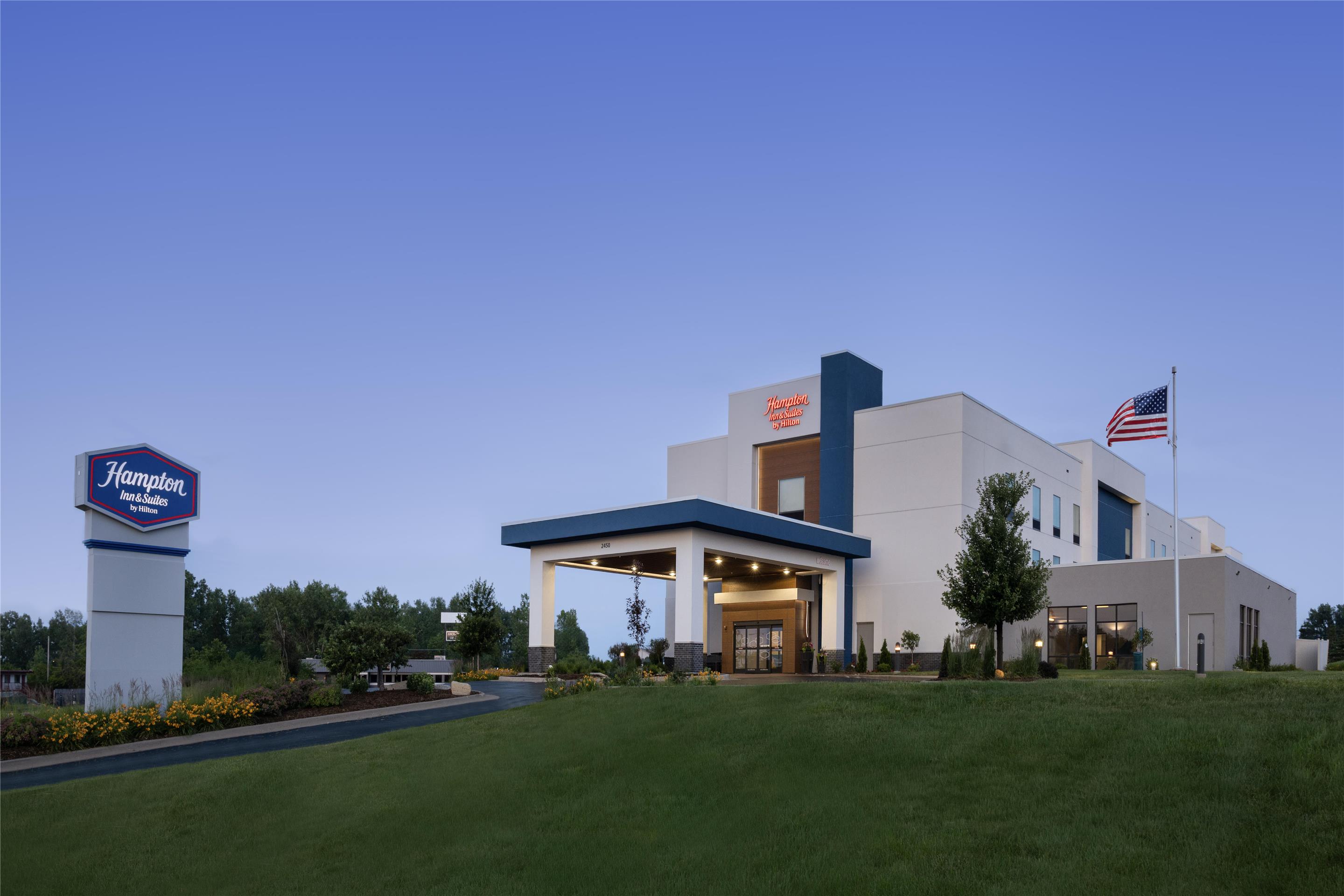 Exterior | Hampton Inn & Suites Moline-Quad City International Airport