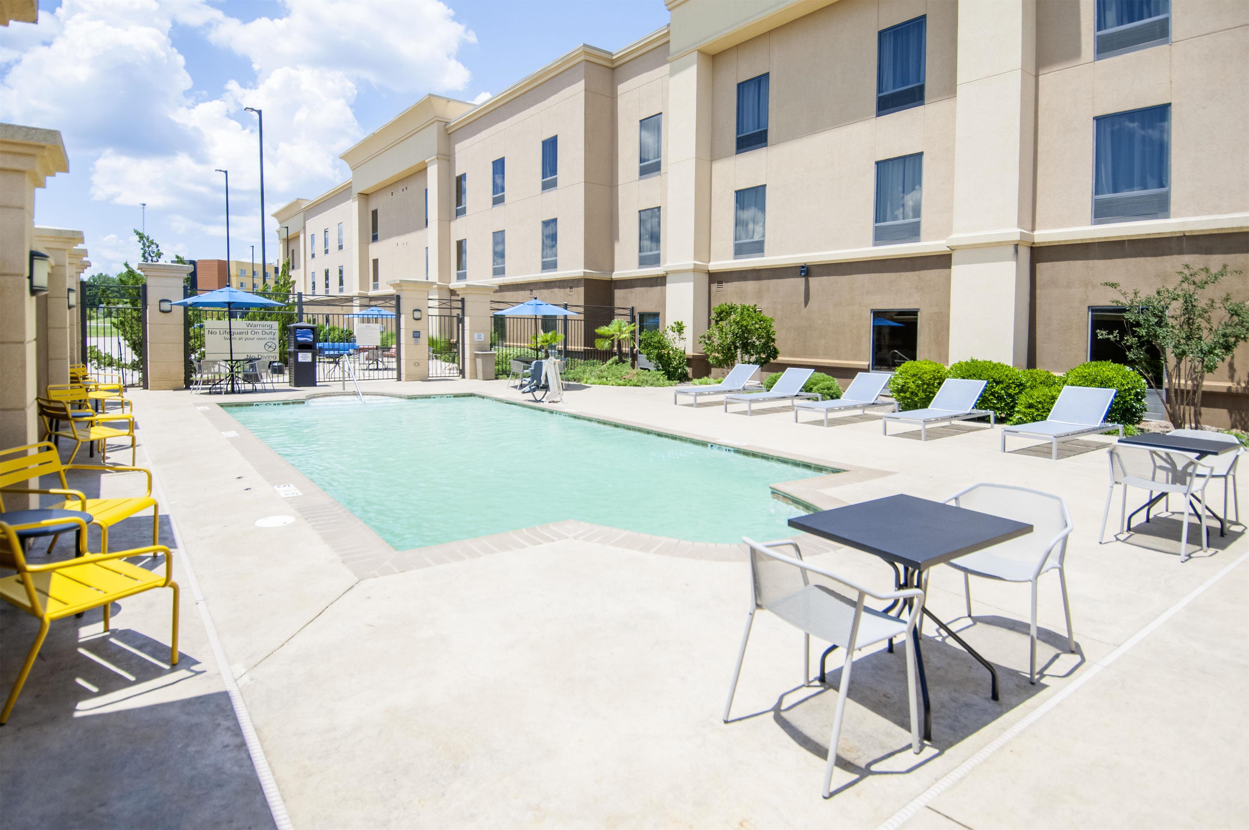 Pool | Hampton Inn West Monroe