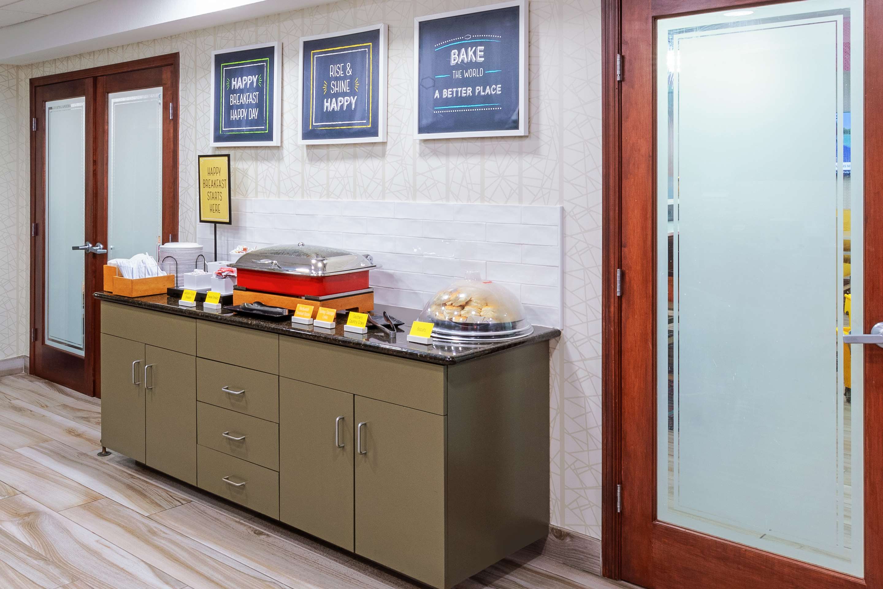 Breakfast Area | Hampton Inn Miami