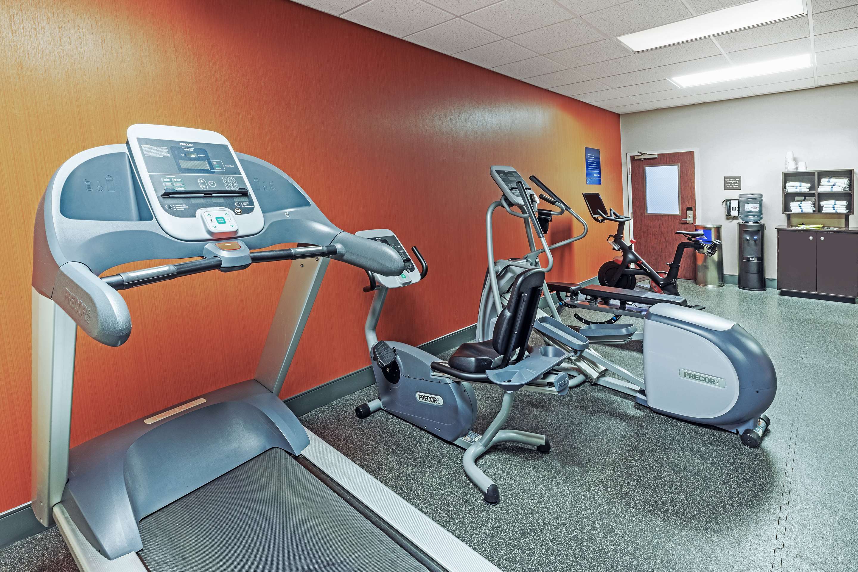 Health club fitness center gym | Hampton Inn Miami