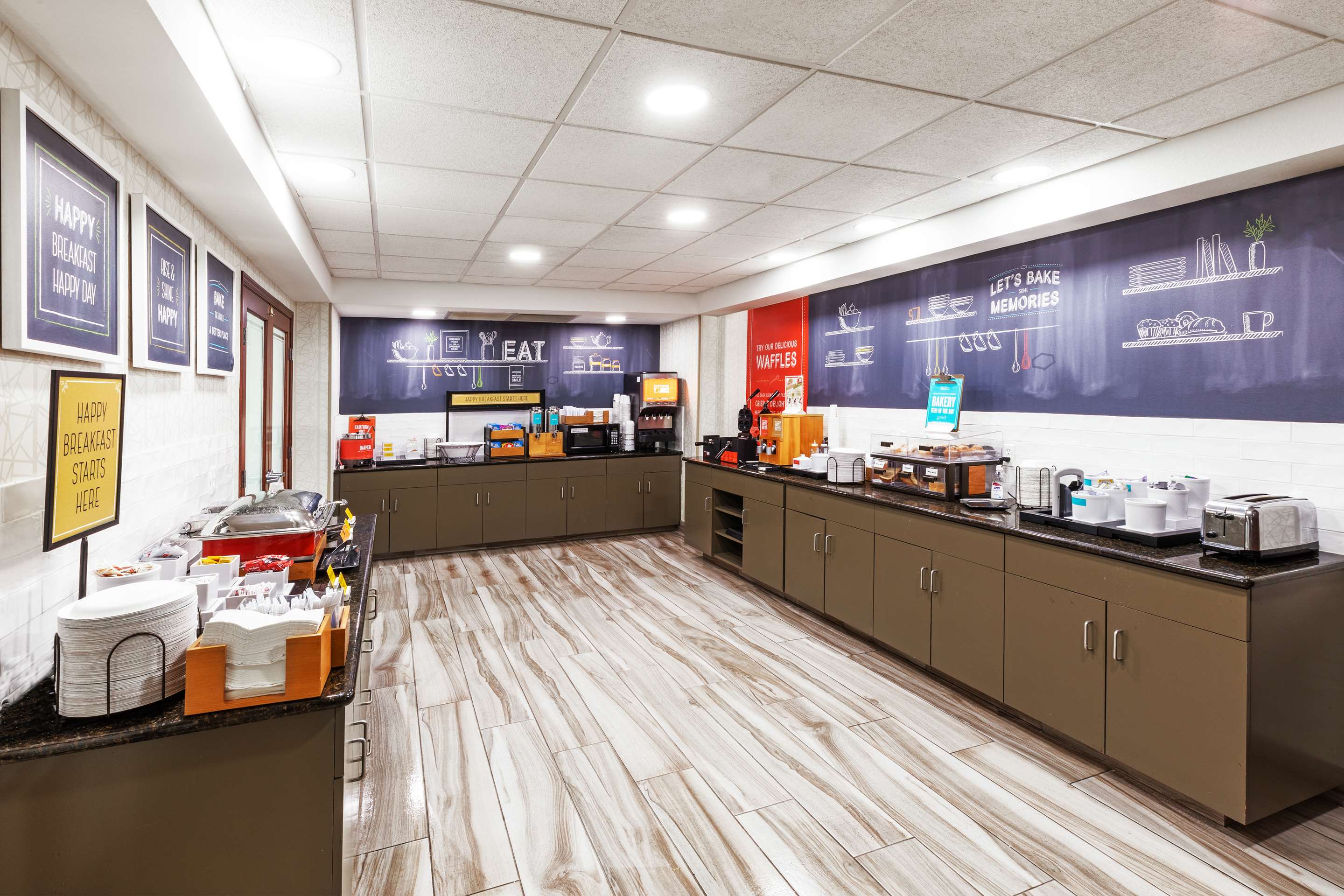 Breakfast Area | Hampton Inn Miami