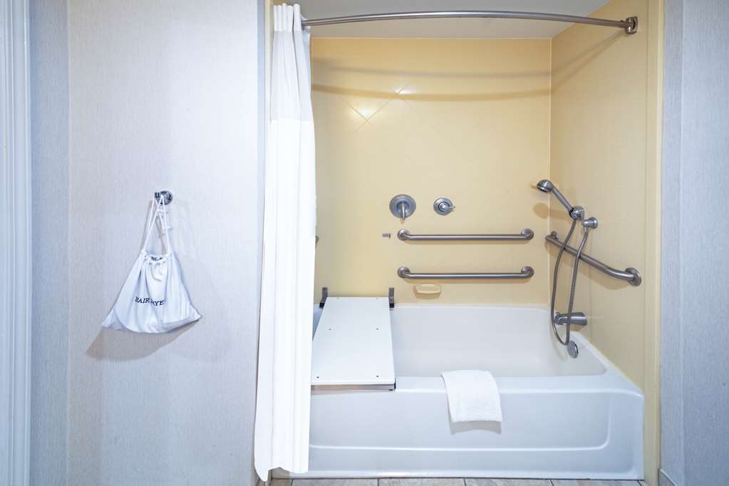 Hampton Inn Miami, OK-guestroom-Guest Room,Bathroom,On-Site.jpg