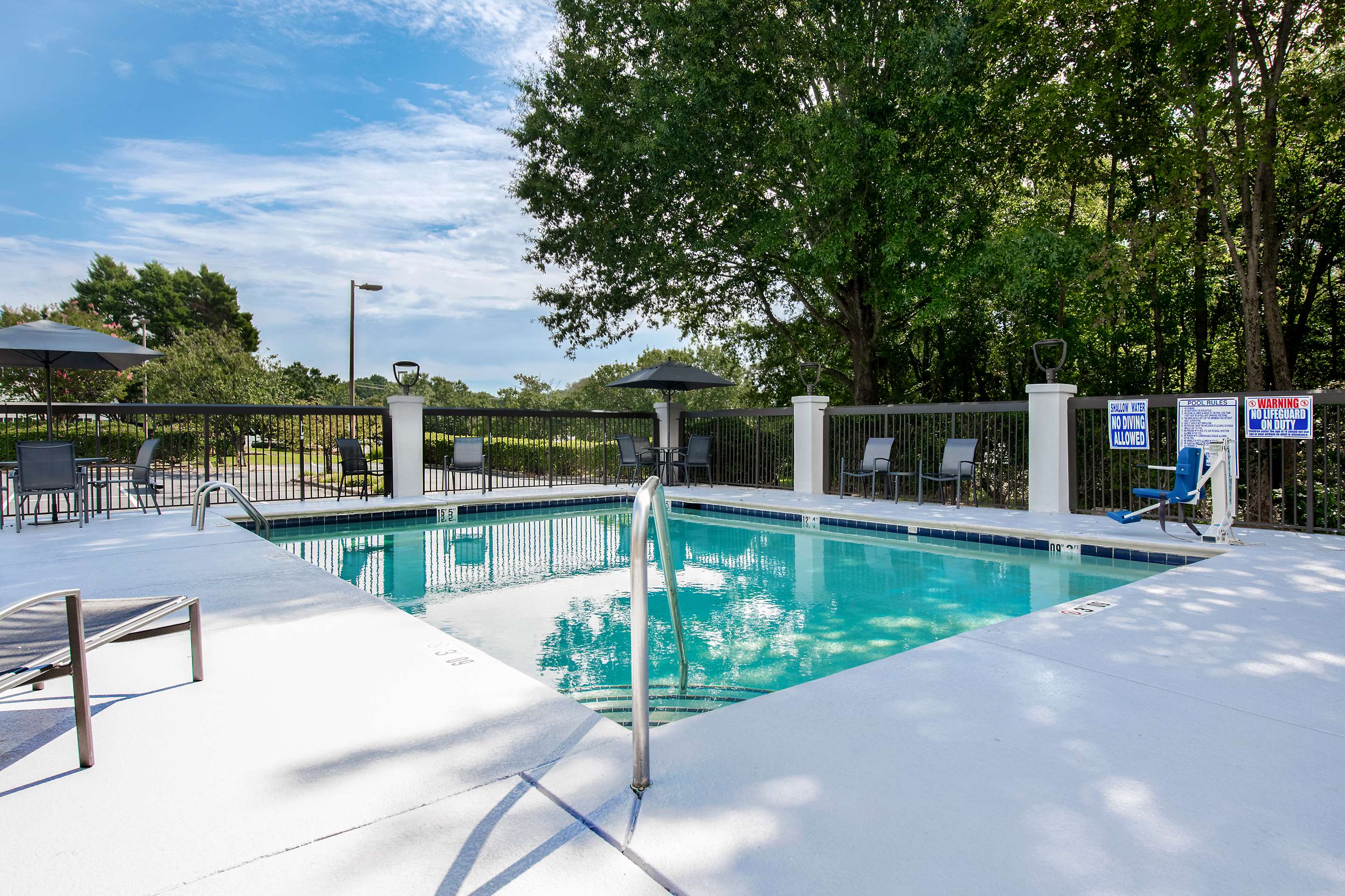 Pool | Hampton Inn Charlotte/Monroe