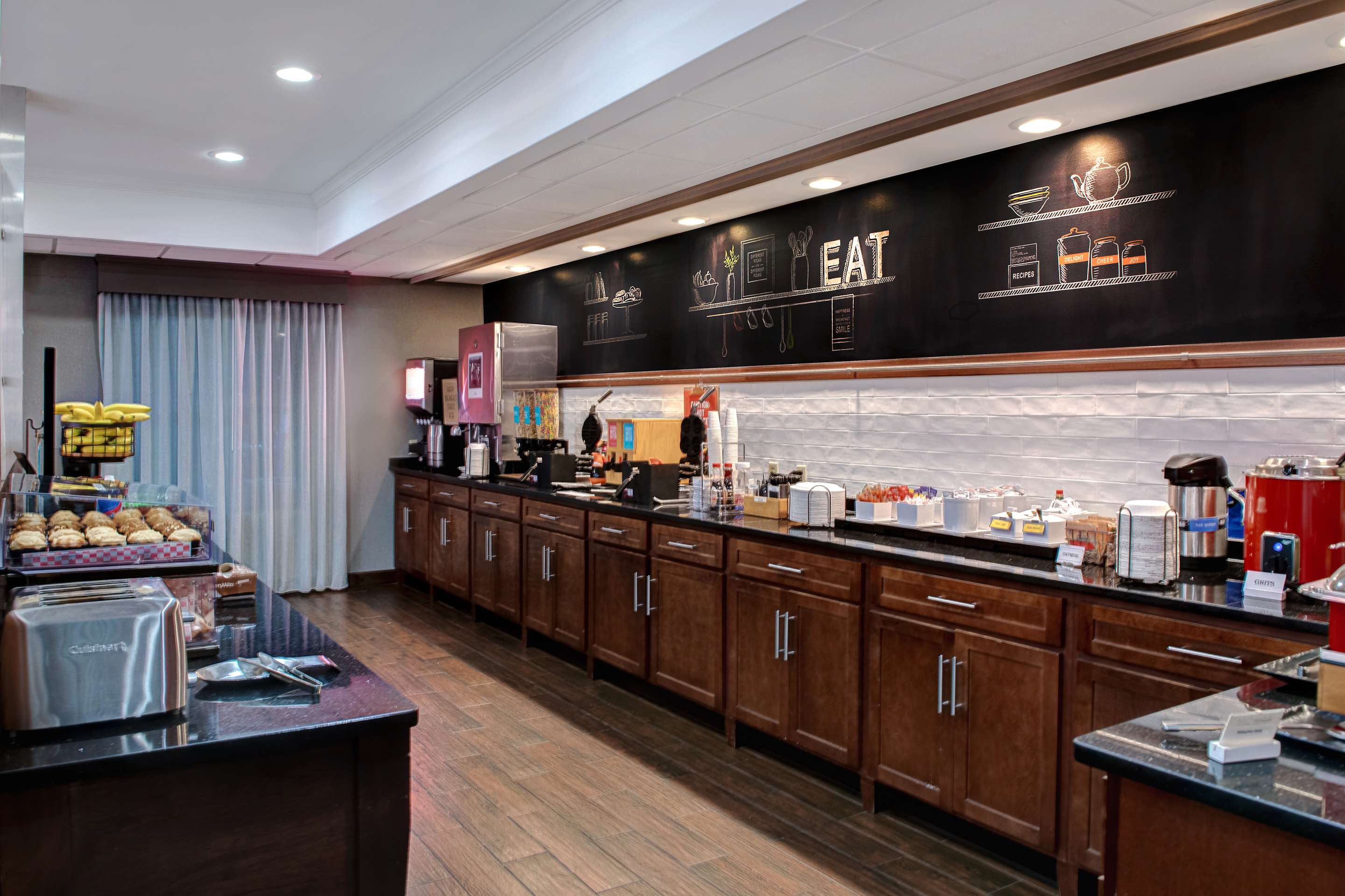 Breakfast Area | Hampton Inn Charlotte/Monroe