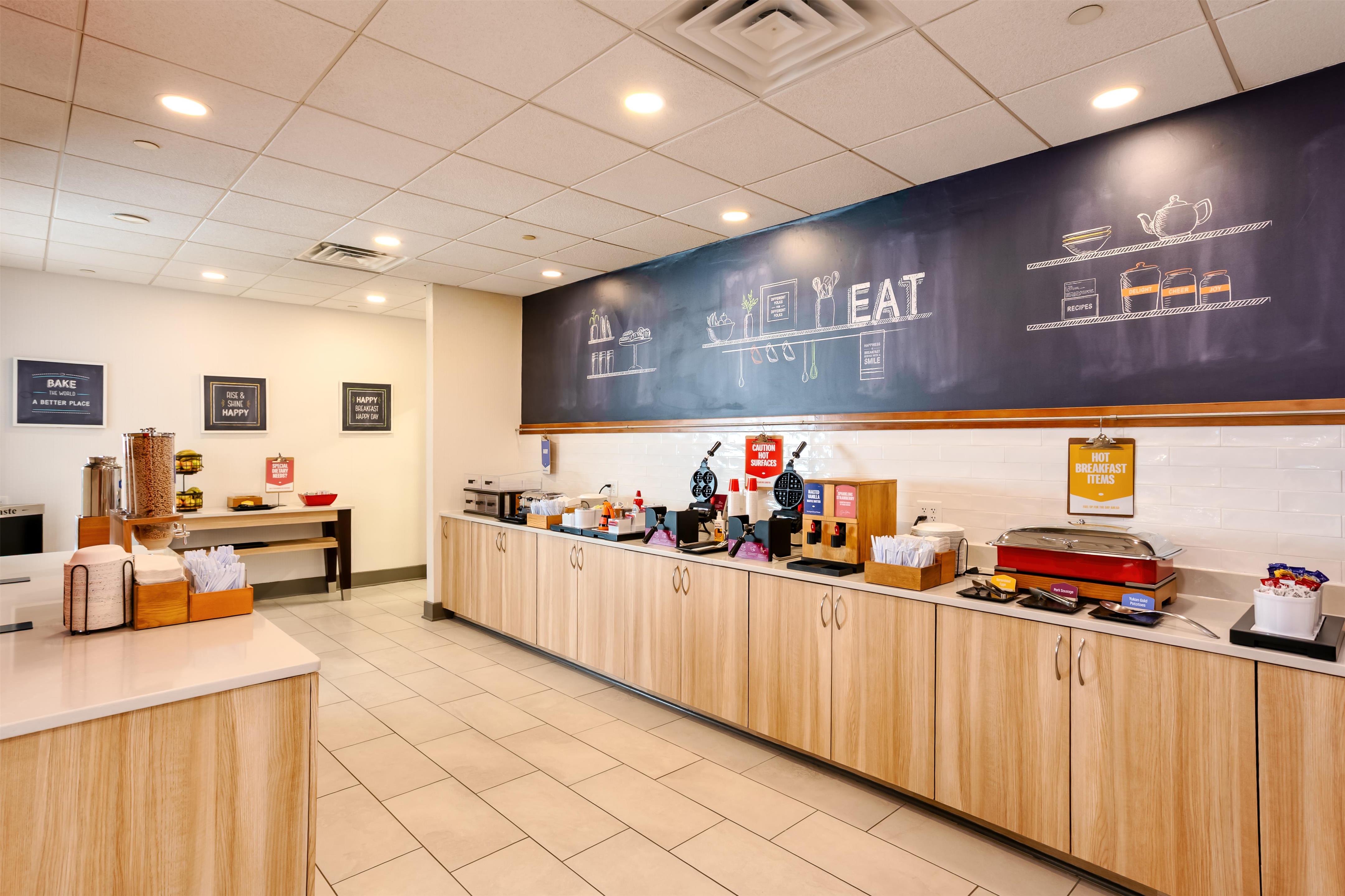 Breakfast Area | Hampton Inn Manassas