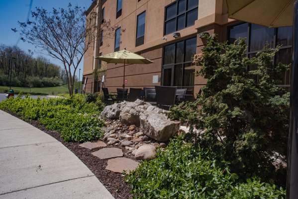 Exterior view - Hampton Inn & Suites Woodstock