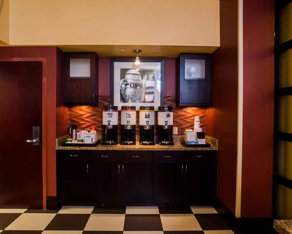 Restaurant - Hampton Inn & Suites Woodstock