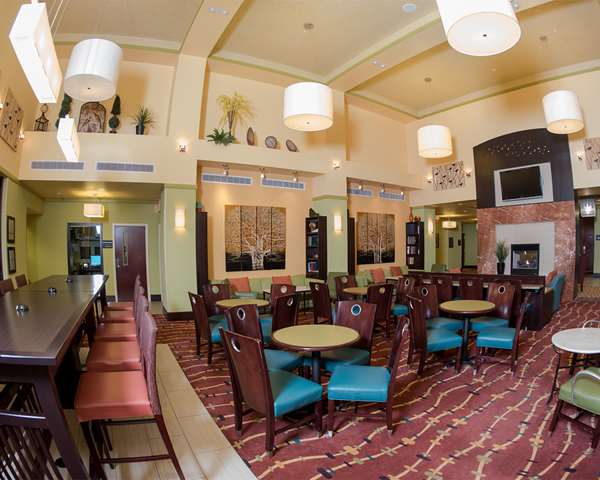 Restaurant - Hampton Inn & Suites Woodstock
