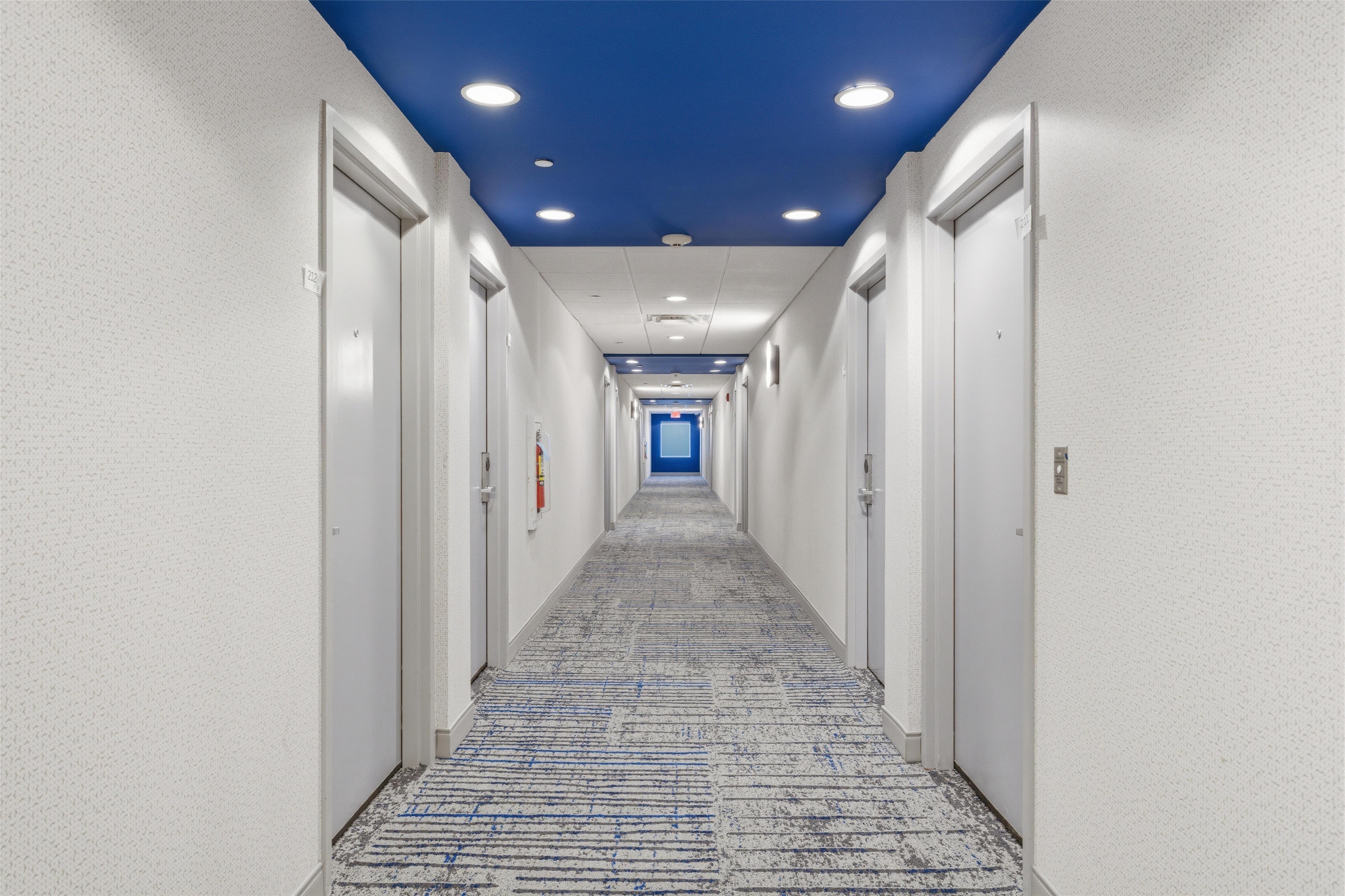 Lobby | Hampton Inn & Suites Woodstock, VA