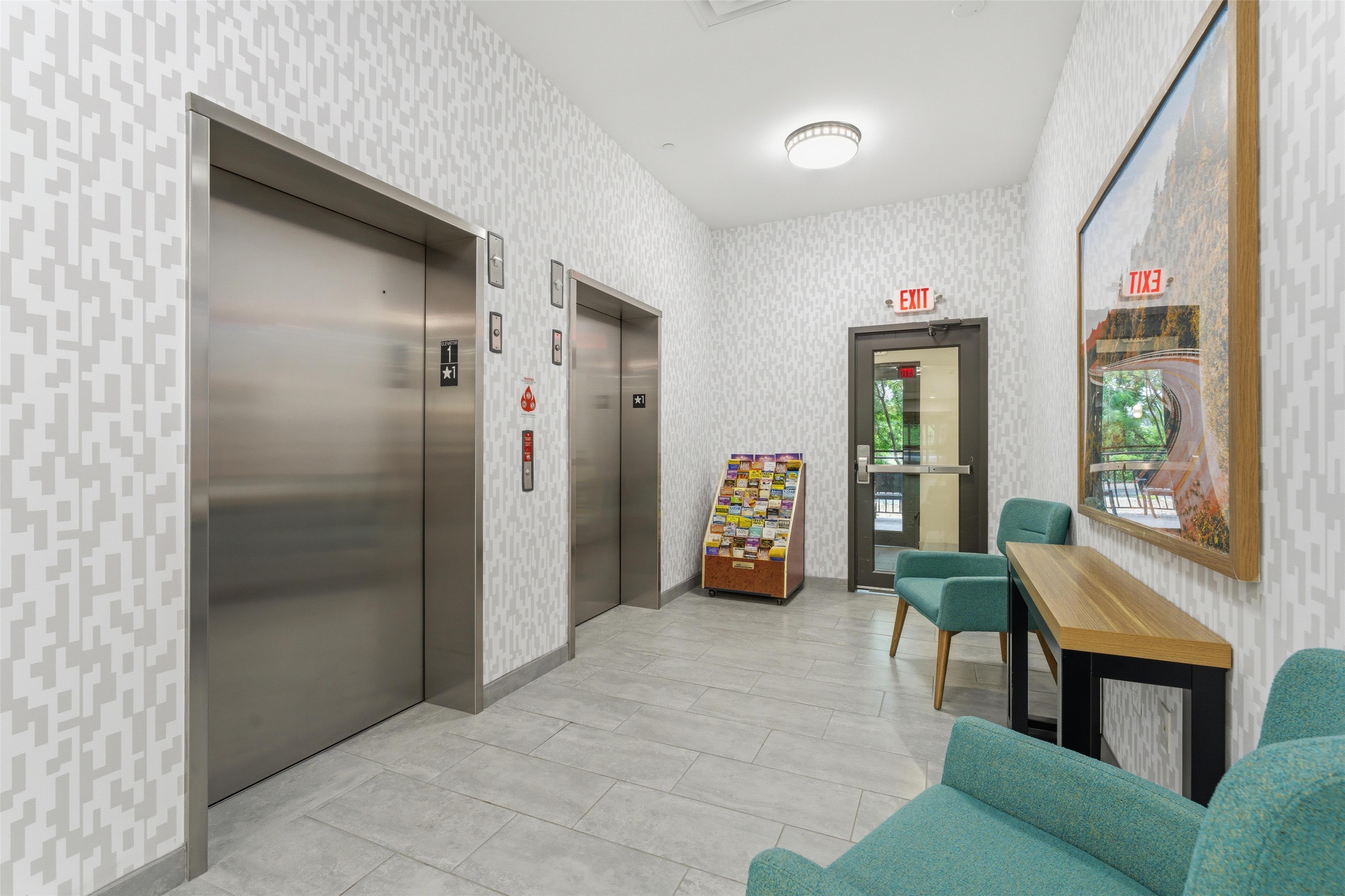 Lobby | Hampton Inn & Suites Woodstock, VA