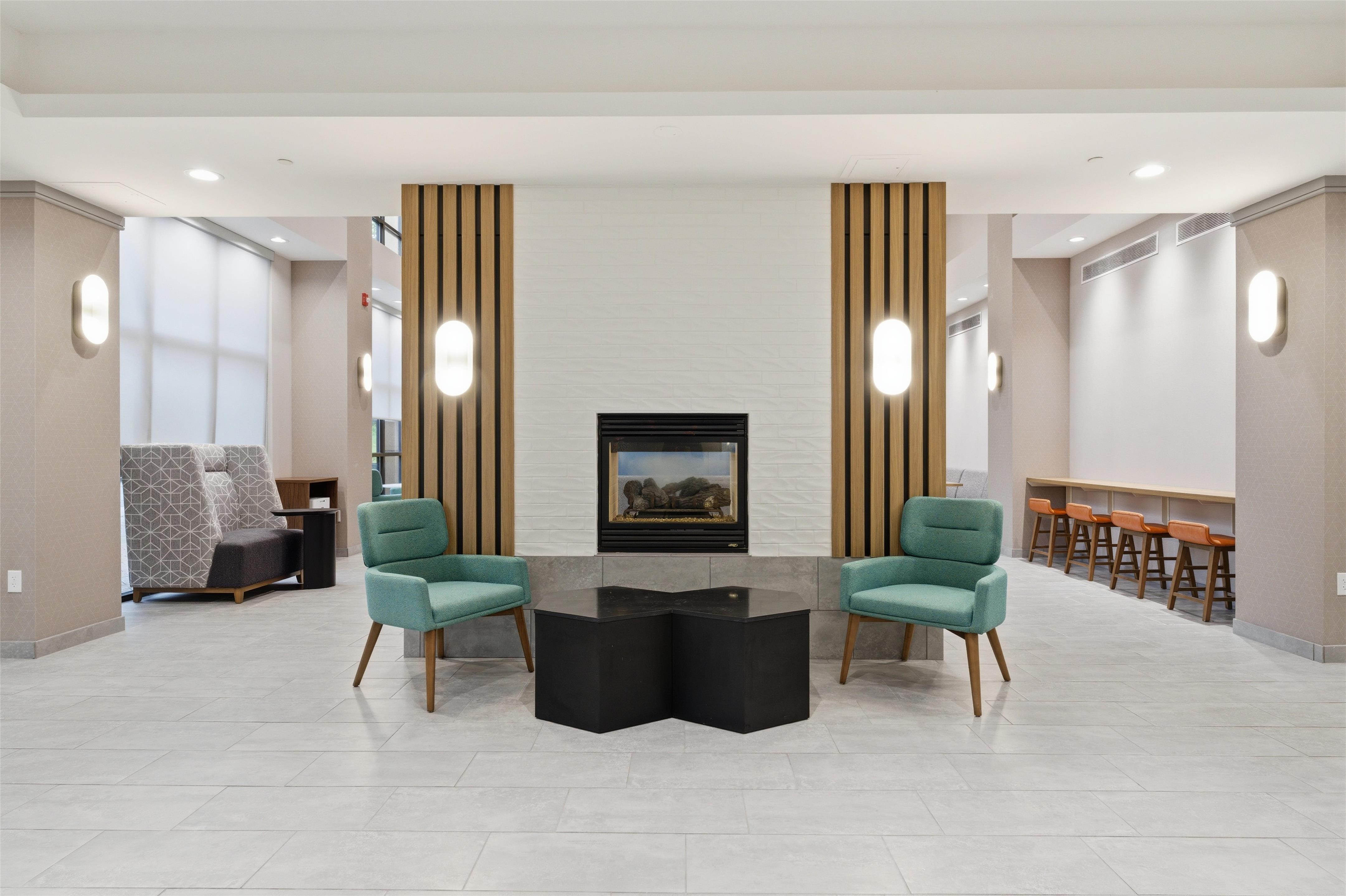 Lobby | Hampton Inn & Suites Woodstock, VA