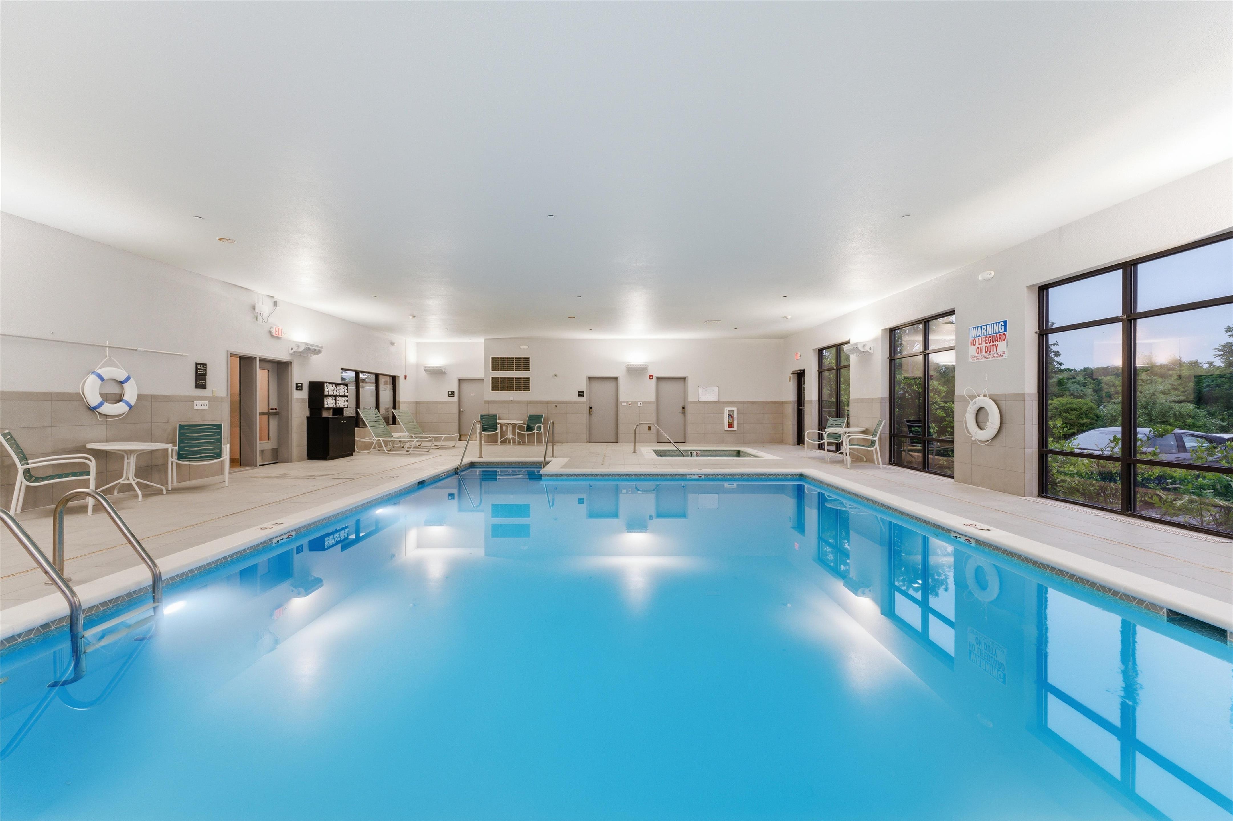 Pool | Hampton Inn & Suites Woodstock, VA