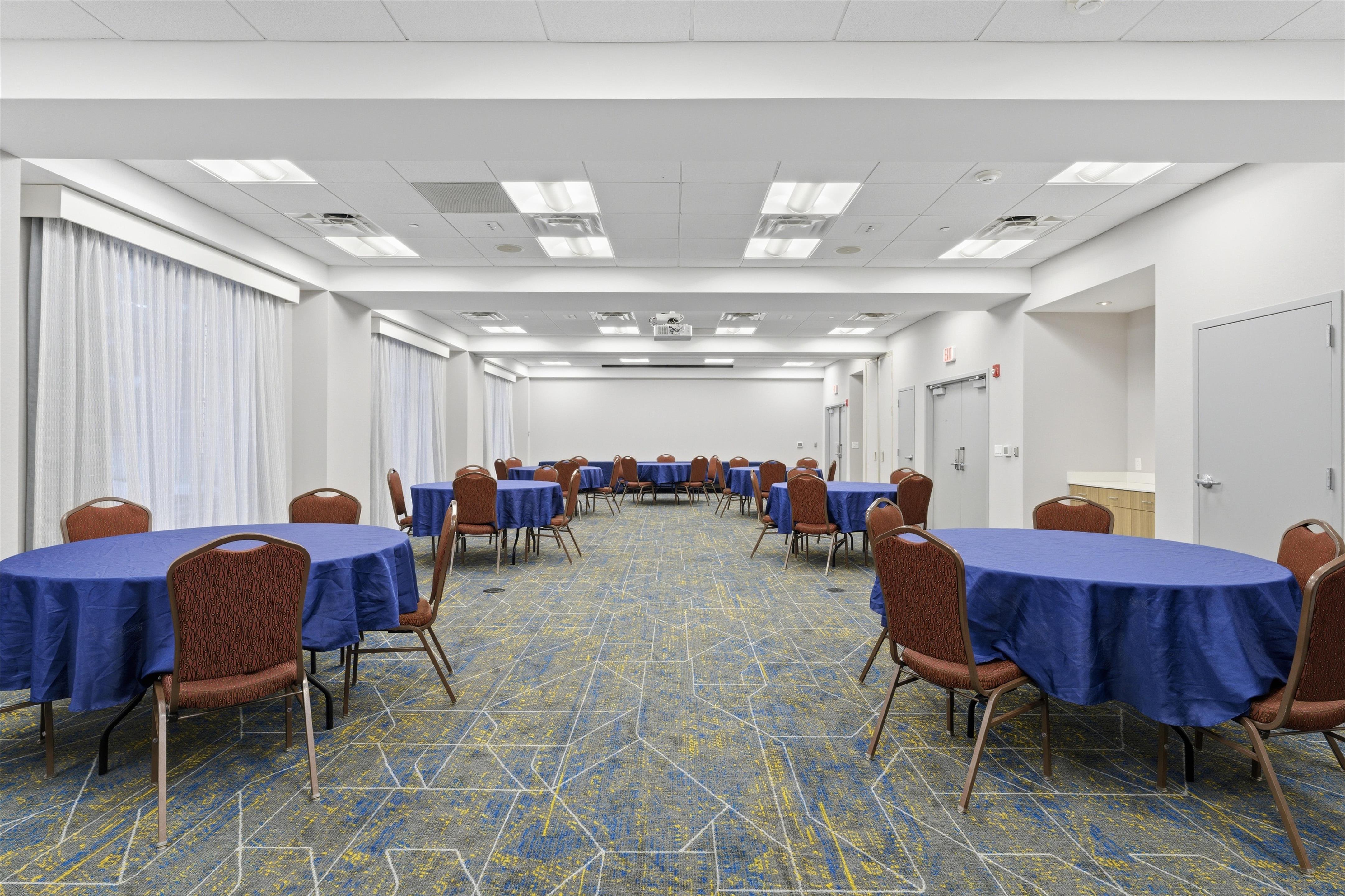 Meeting Room | Hampton Inn & Suites Woodstock, VA