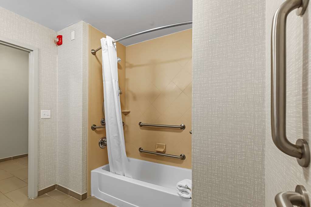 Hampton Inn Atmore Room Type - 2QN MOB HEARING ACC TUB NS