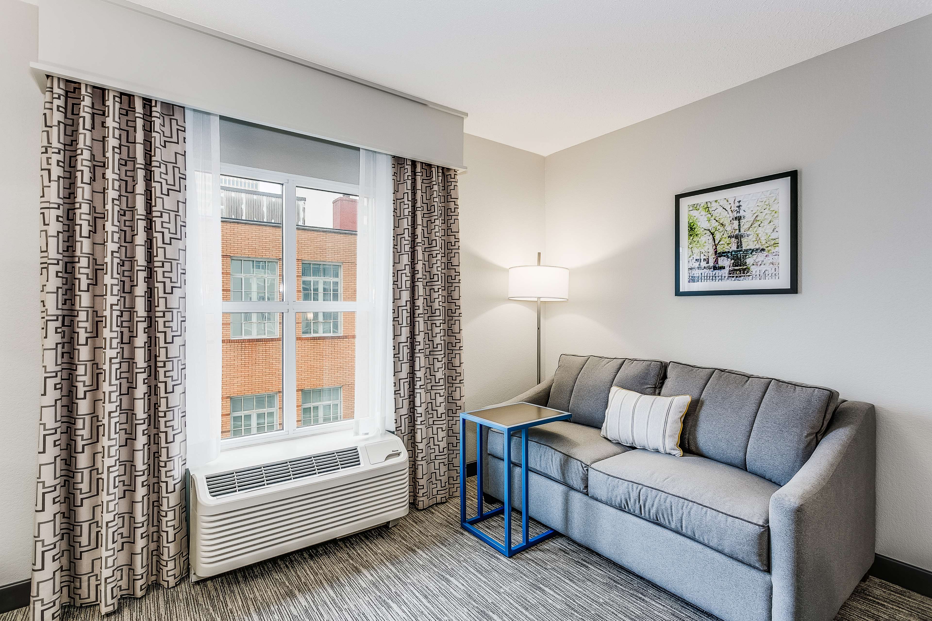 Hampton Inn & Suites Mobile- Downtown Historic District Room Type - 1KING STUDY SOFABED NOSMOK