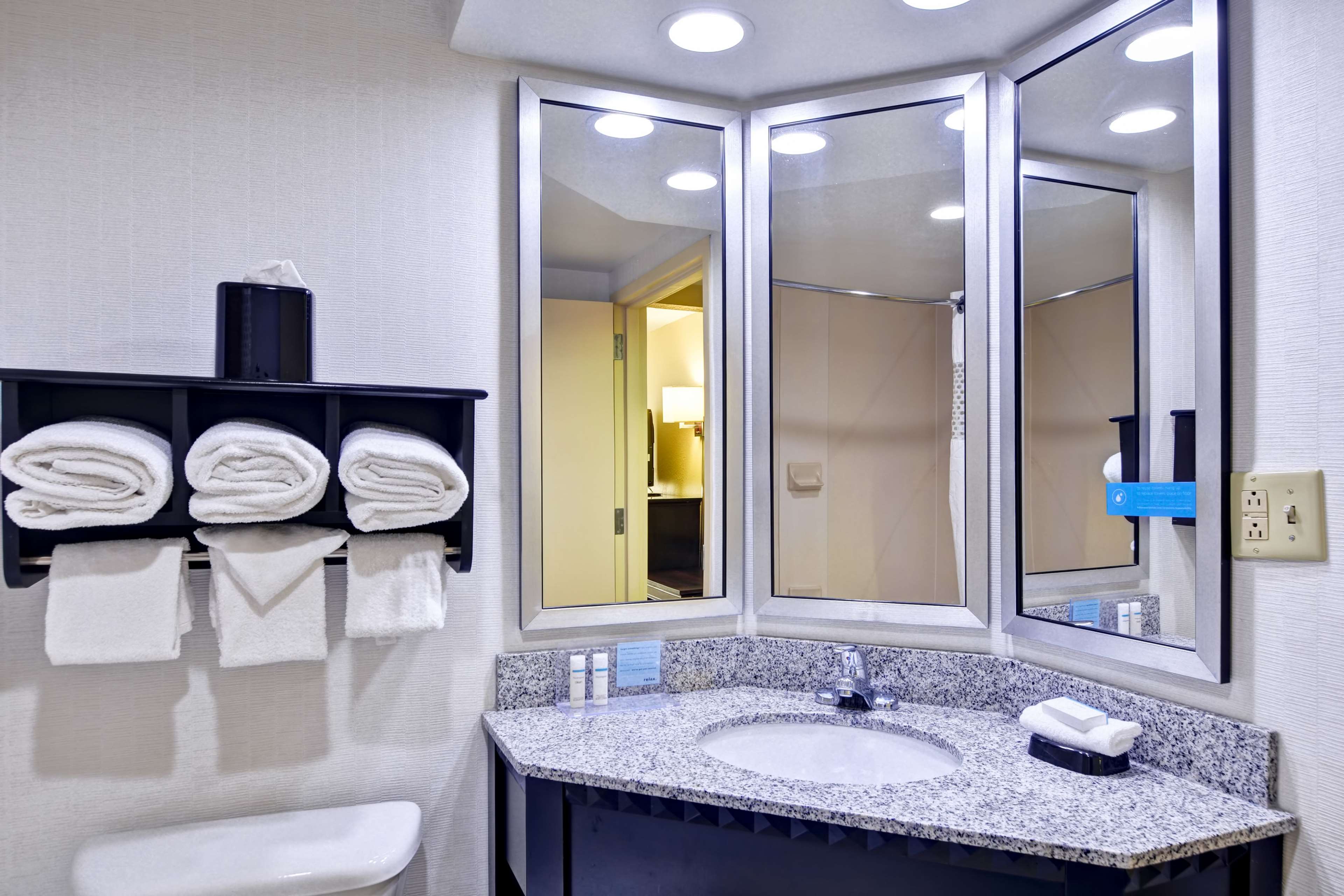 Hampton Inn Mobile-East Bay/Daphne, AL Room Type - 1 KING CITYVIEW NON SMOKIN