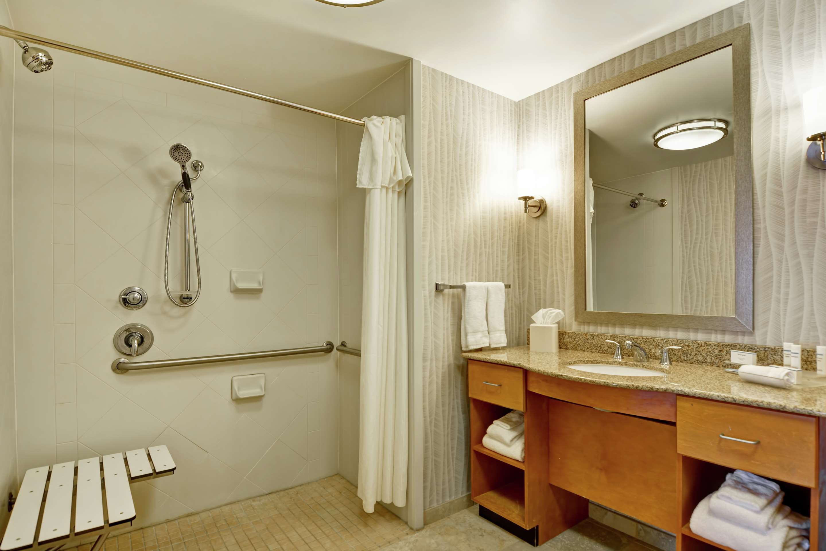 Guest room bath