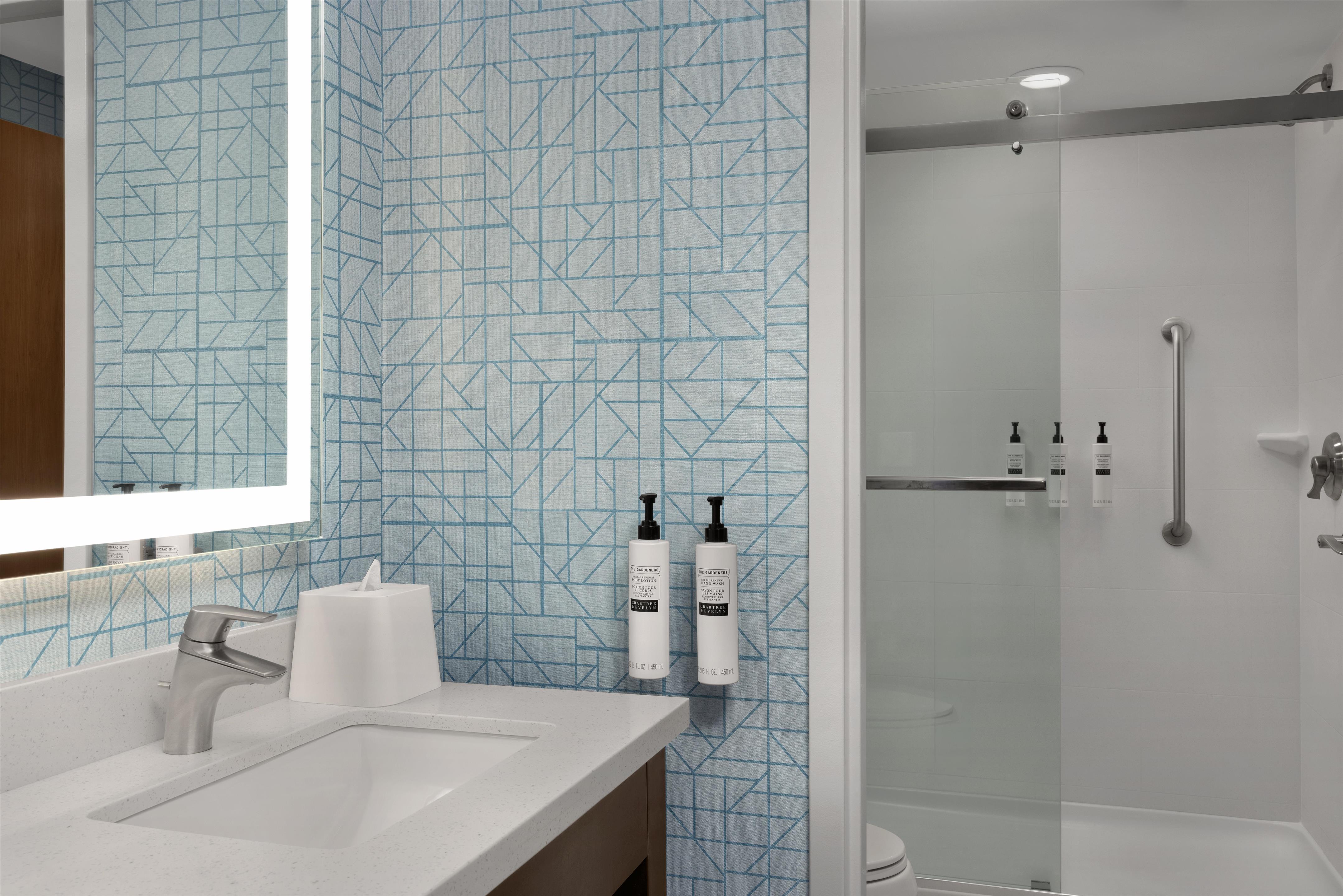 Guest room bath