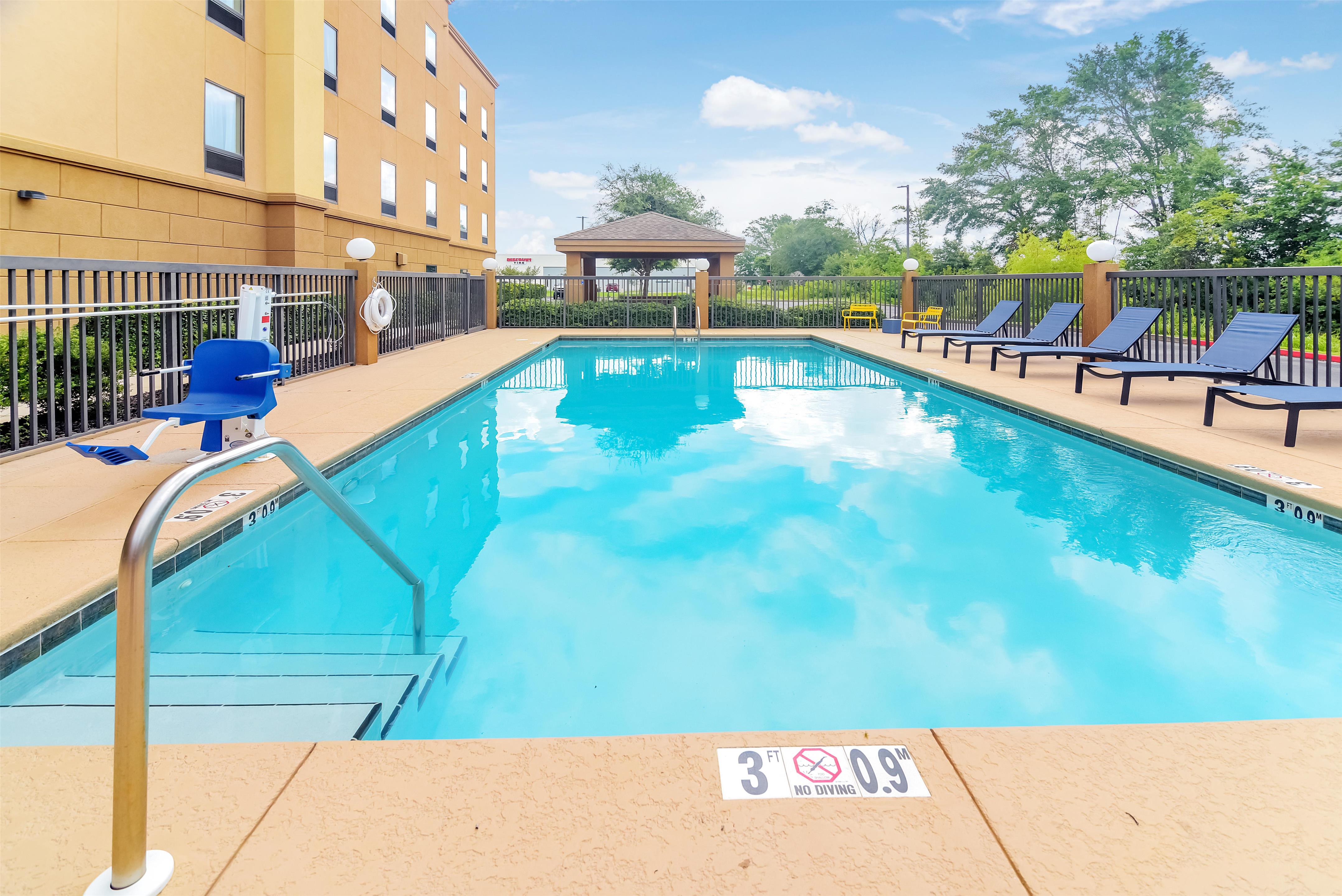 Pool | Hampton Inn Foley