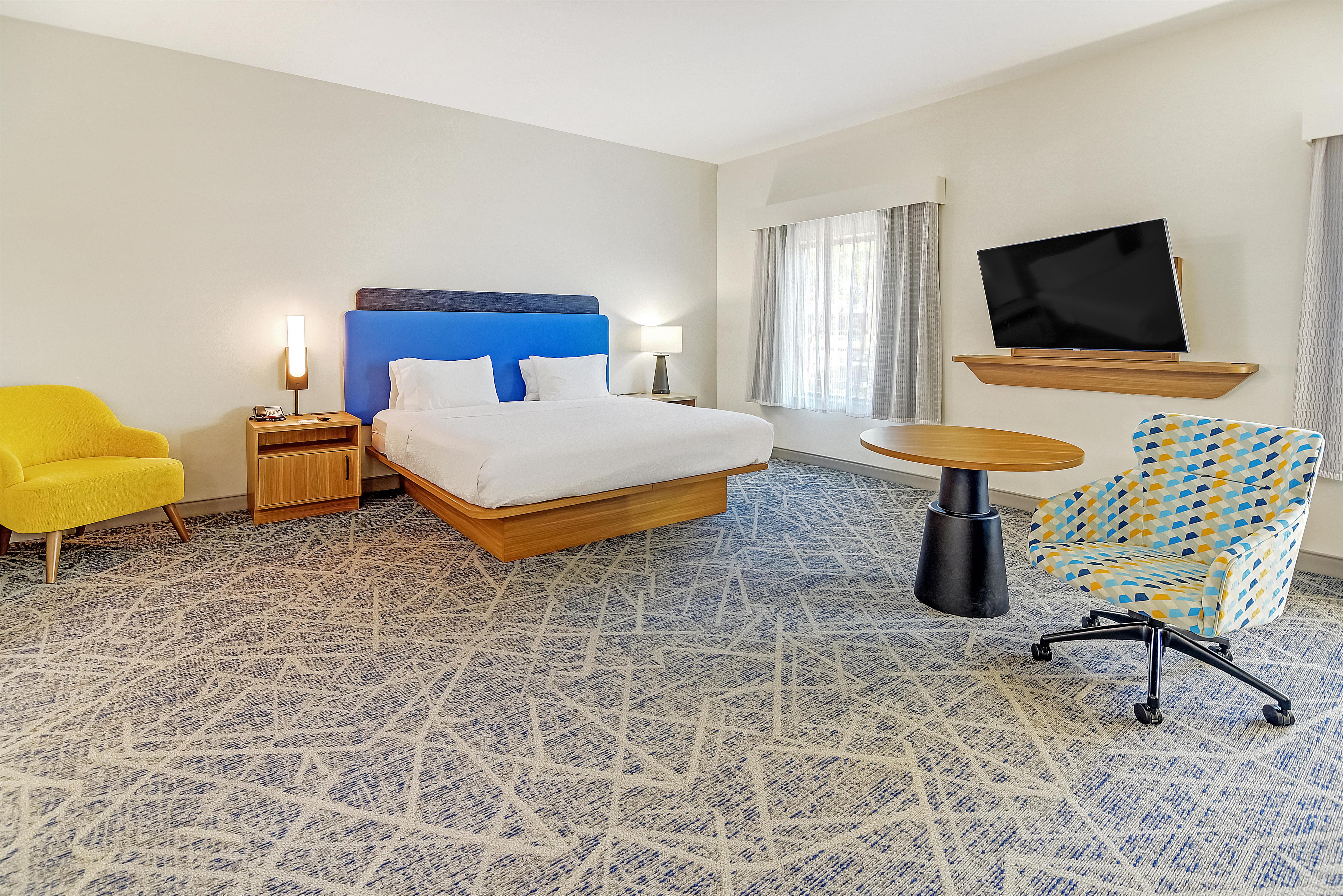 Hampton Inn by Hilton Foley, AL Room Type - 1KN STDO MIC FRIDG WTBR NS