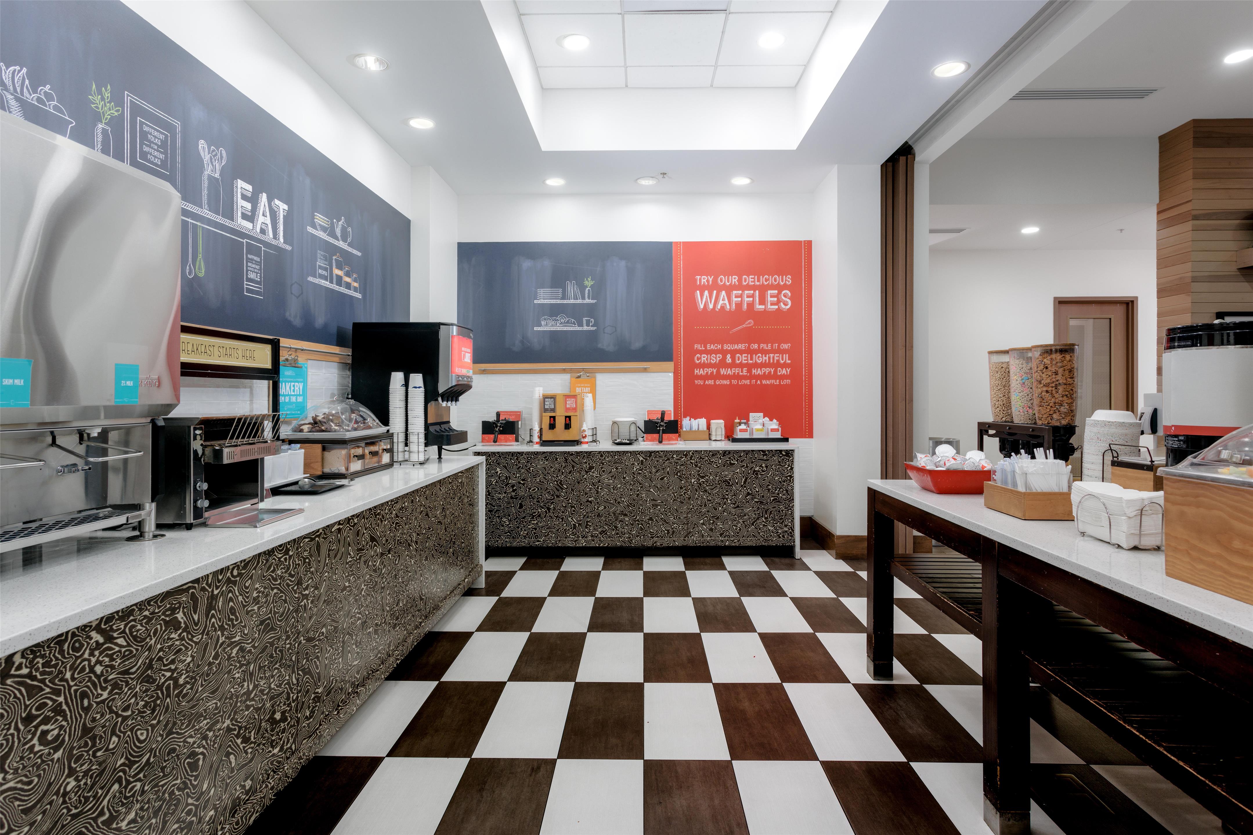 Breakfast Area | Hampton Inn & Suites Orange Beach/Gulf Front