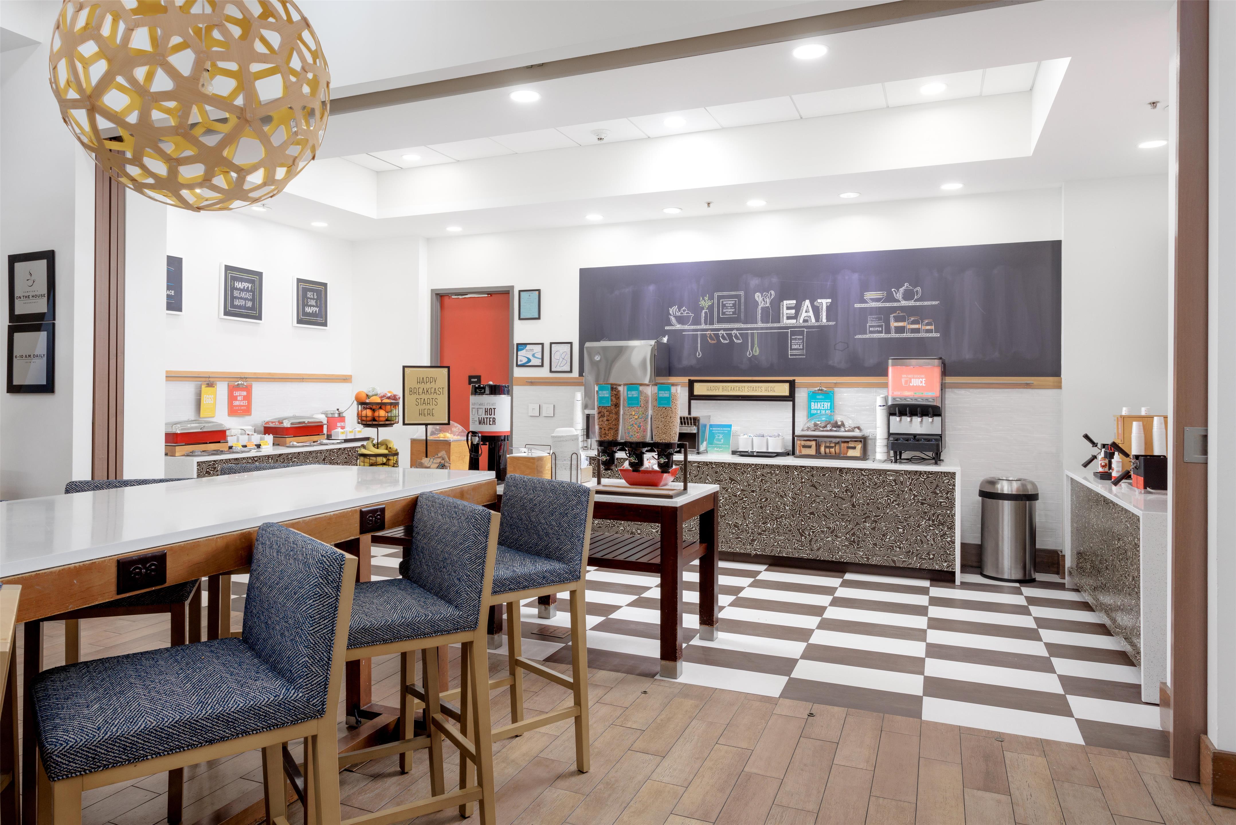 Breakfast Area | Hampton Inn & Suites Orange Beach/Gulf Front